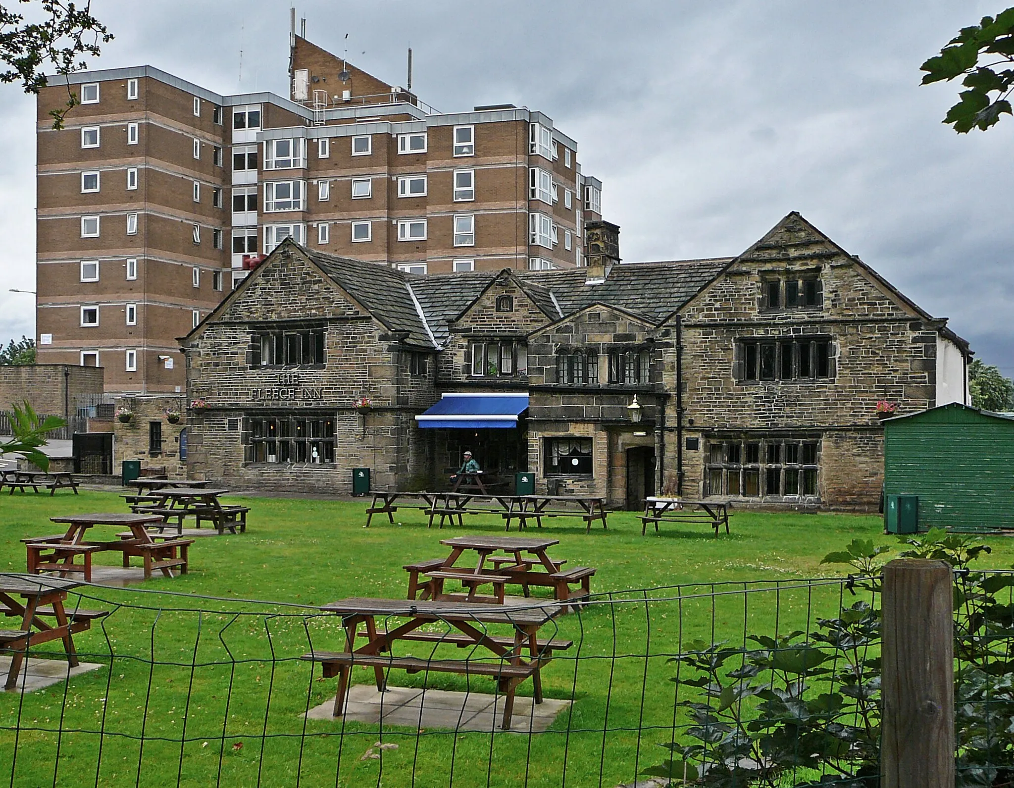 Photo showing: The Fleece on Westgate in Elland Road, West Yorkshire.  Taken on the 26th of July 2009.