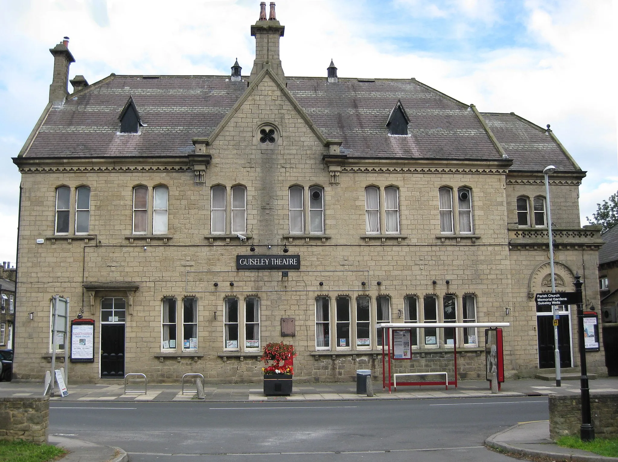 Photo showing: Guiseley Theatre, former 1867 Town Hall.