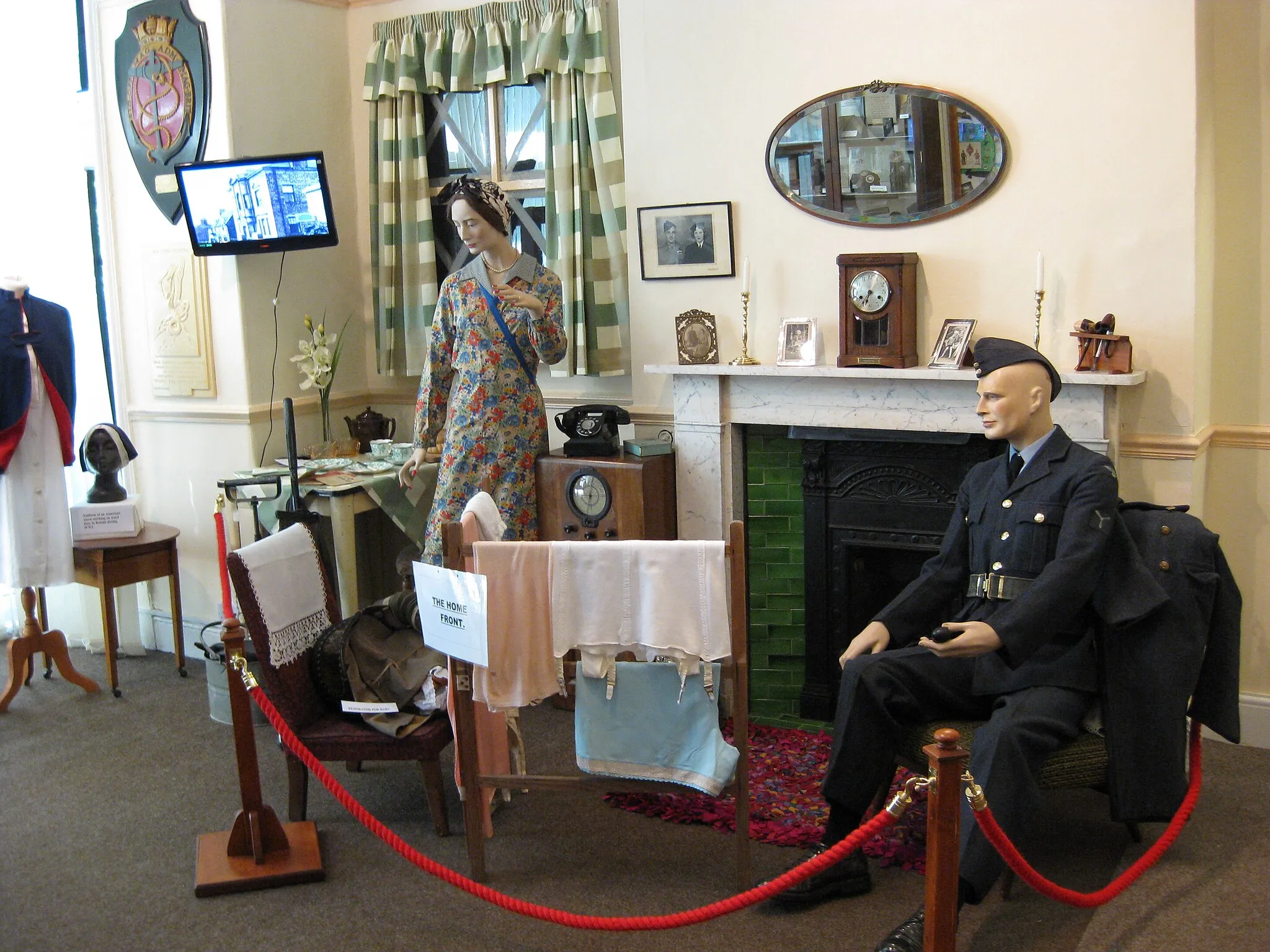 Photo showing: Exhibit in the Horsforth Museum, Leeds LS18.  The Home Front.  A domestic scene from World War II