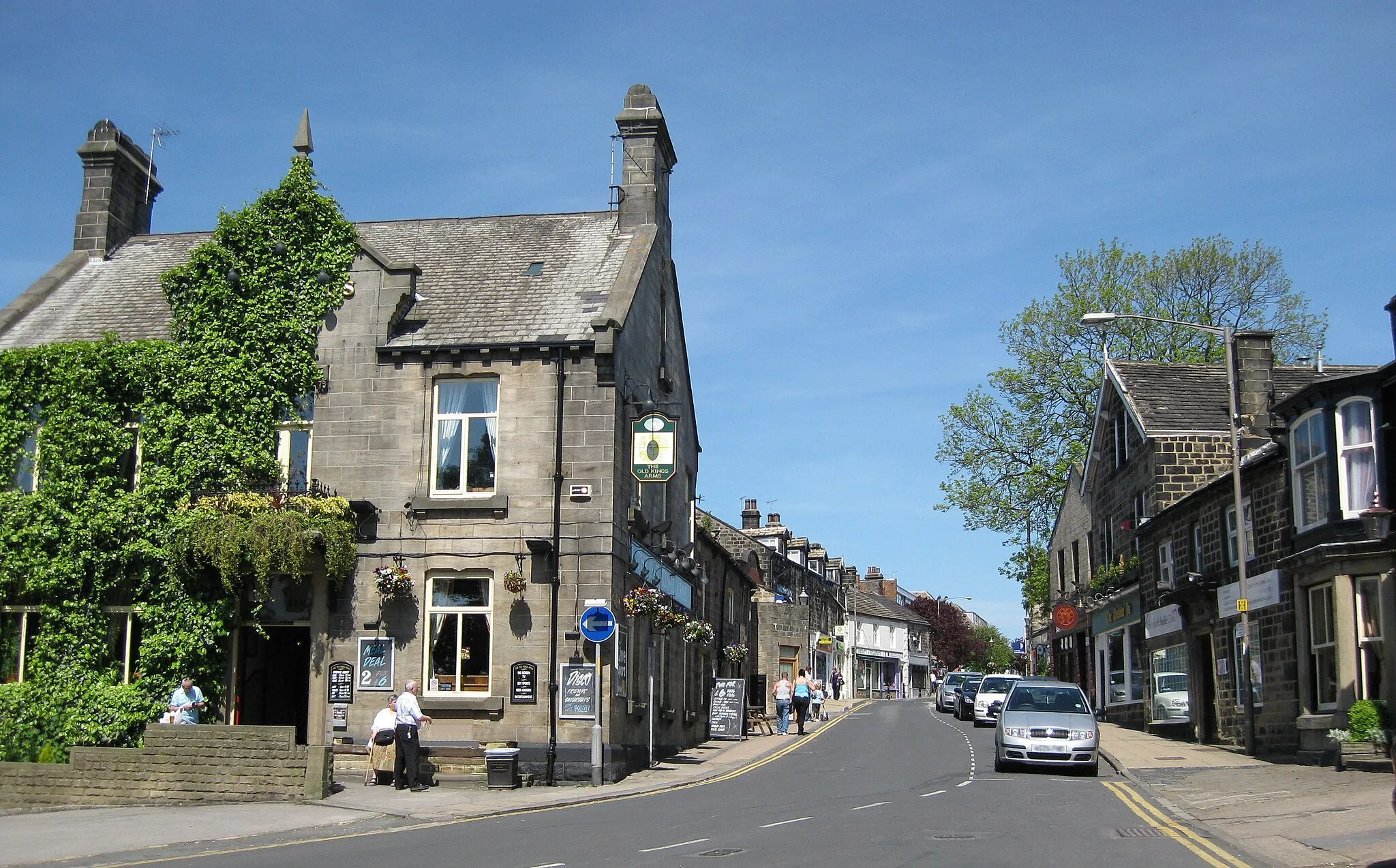 Photo showing: Town Street, Horsforth, Leeds LS18, with the Old Kings Arms on the left.  Taken from The Green