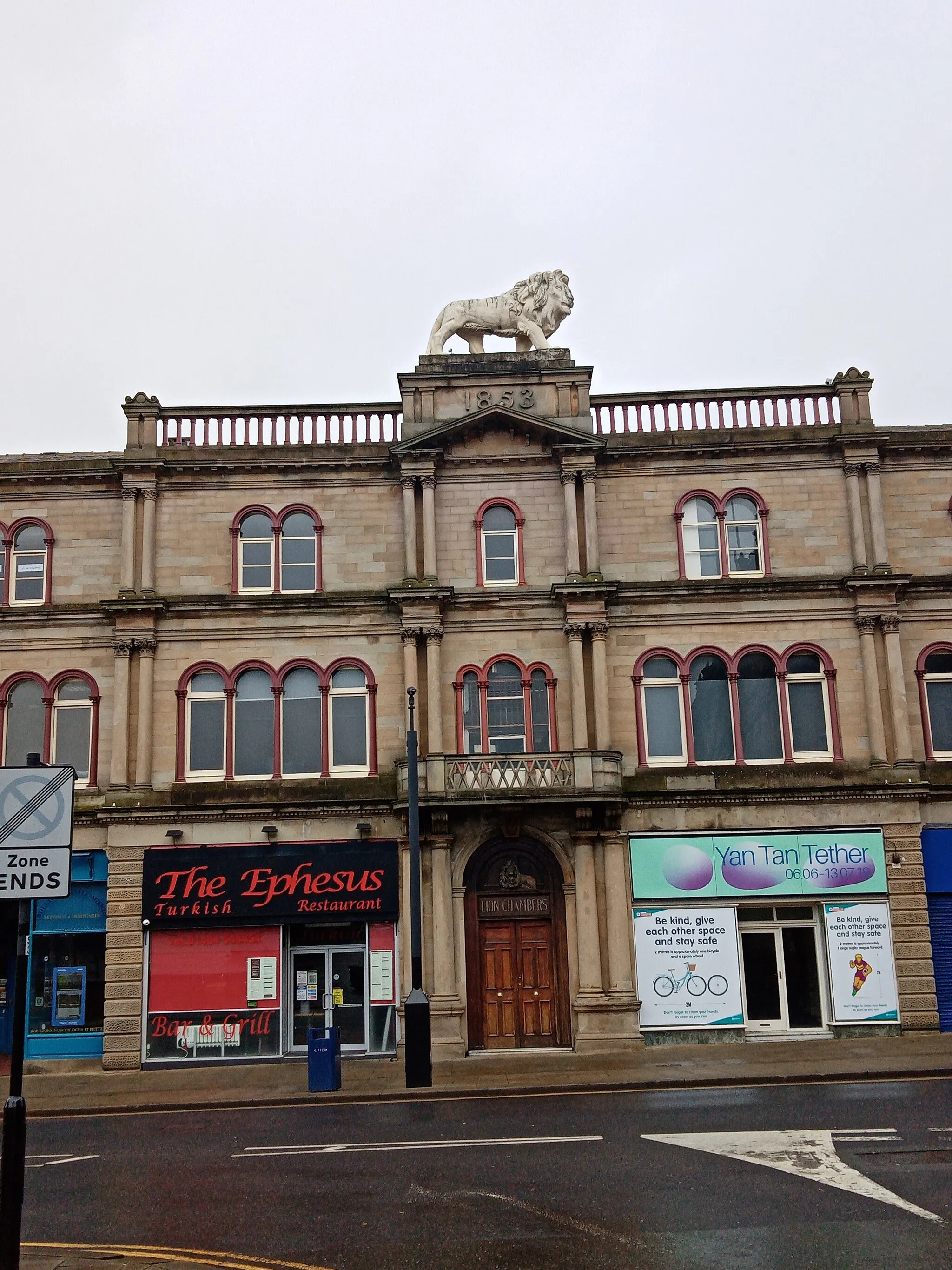 Photo showing: The Lion chambers building