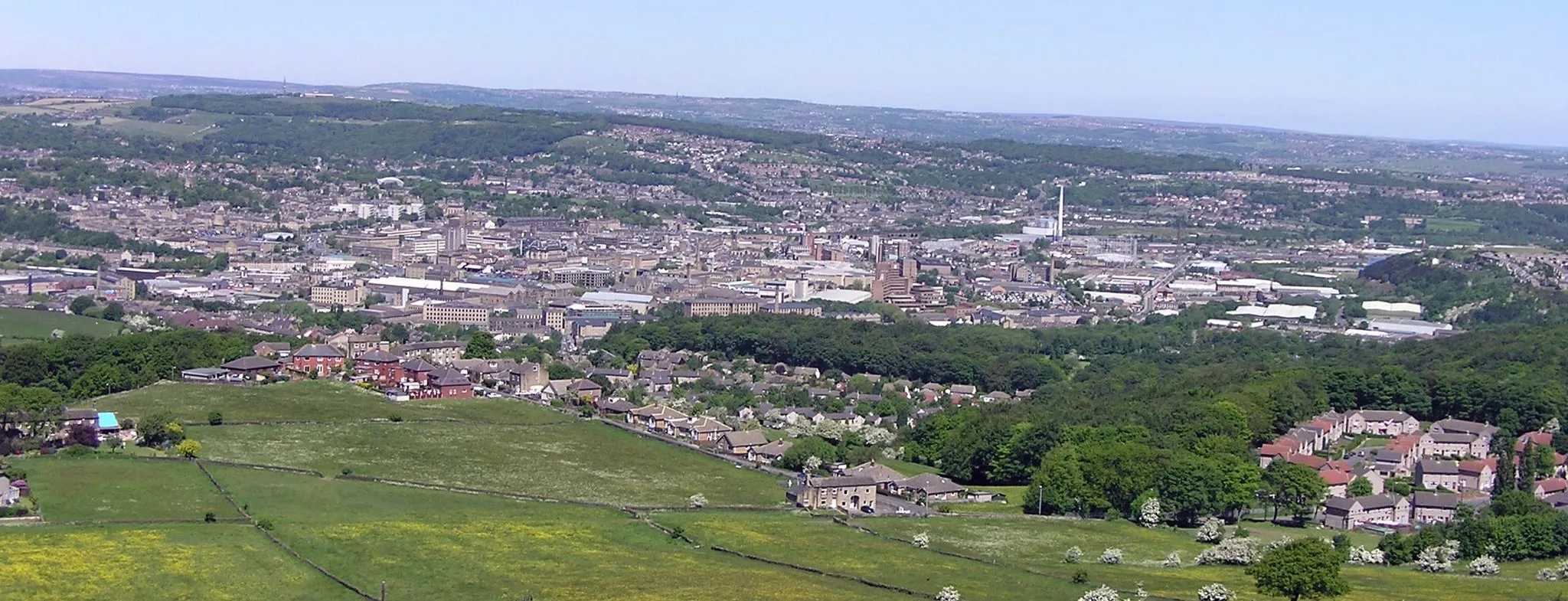 Photo showing: 1000px Image of Huddersfield from Castle Hill