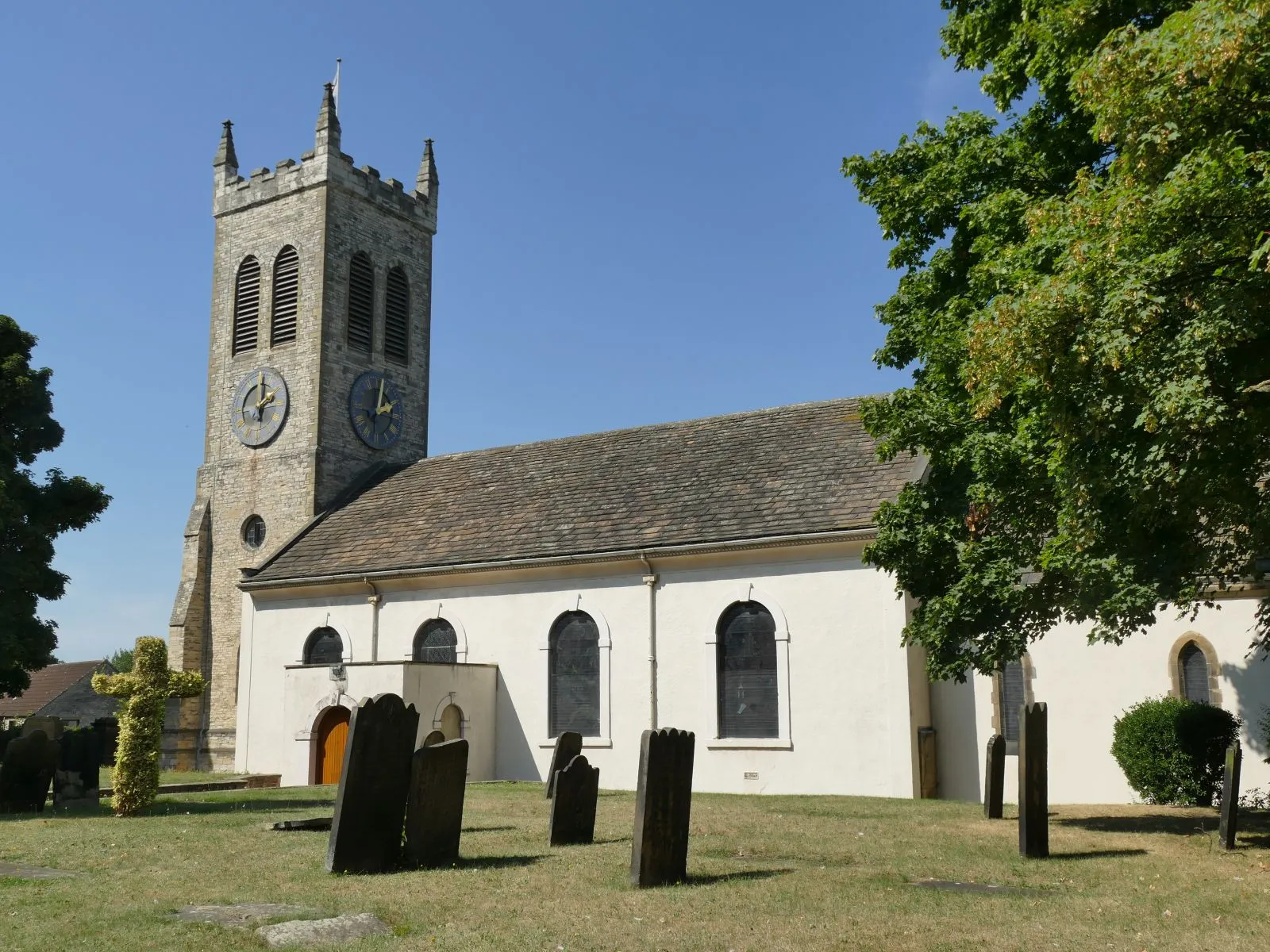 Photo showing: There has been a church here since Norman times (if not earlier), built by Henry de Lacy, Lord of the manor, as chapel of ease to All Saints, Pontefract.
The present church dates from c.1750, initially without a tower. The tower was built in the 1830s after the fashion of that time. It was heightened in 1887 to mark the Golden Jubilee of Queen Victoria along with the rebuilding of the Chancel and removal of the galleries. It had 'tubular' bells initially, but in 1995 these were replaced with a ring of ten conventional bells in memory of Revd Edward Beaumont, Vicar of Knottingley 1954 - 1970 (sources: parish website and HE listing, grade II, entry 1225755).