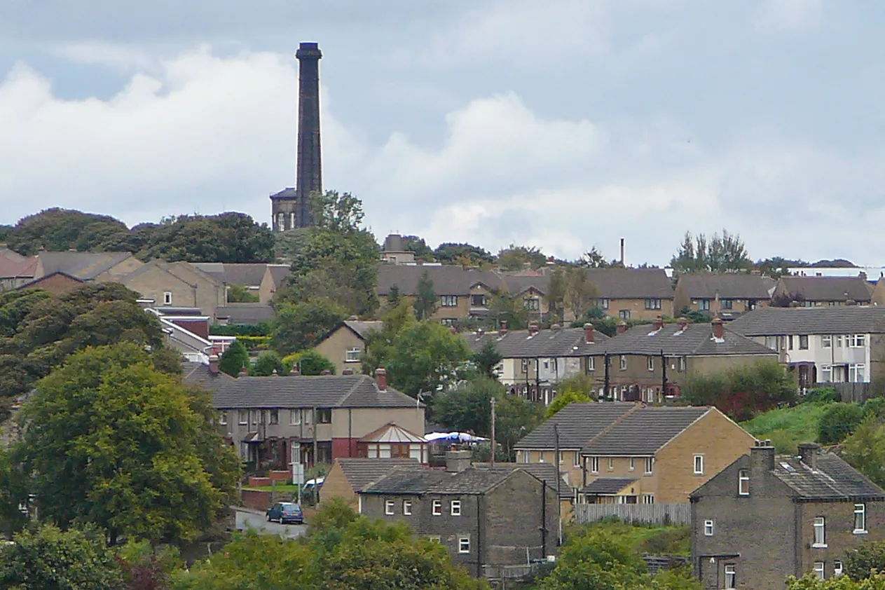 Photo showing: The chimney of the former Black Dyke Mills in Queensbury, Bradford, West Yorkshire.  Taken on Saturday the 18th of September 2010.