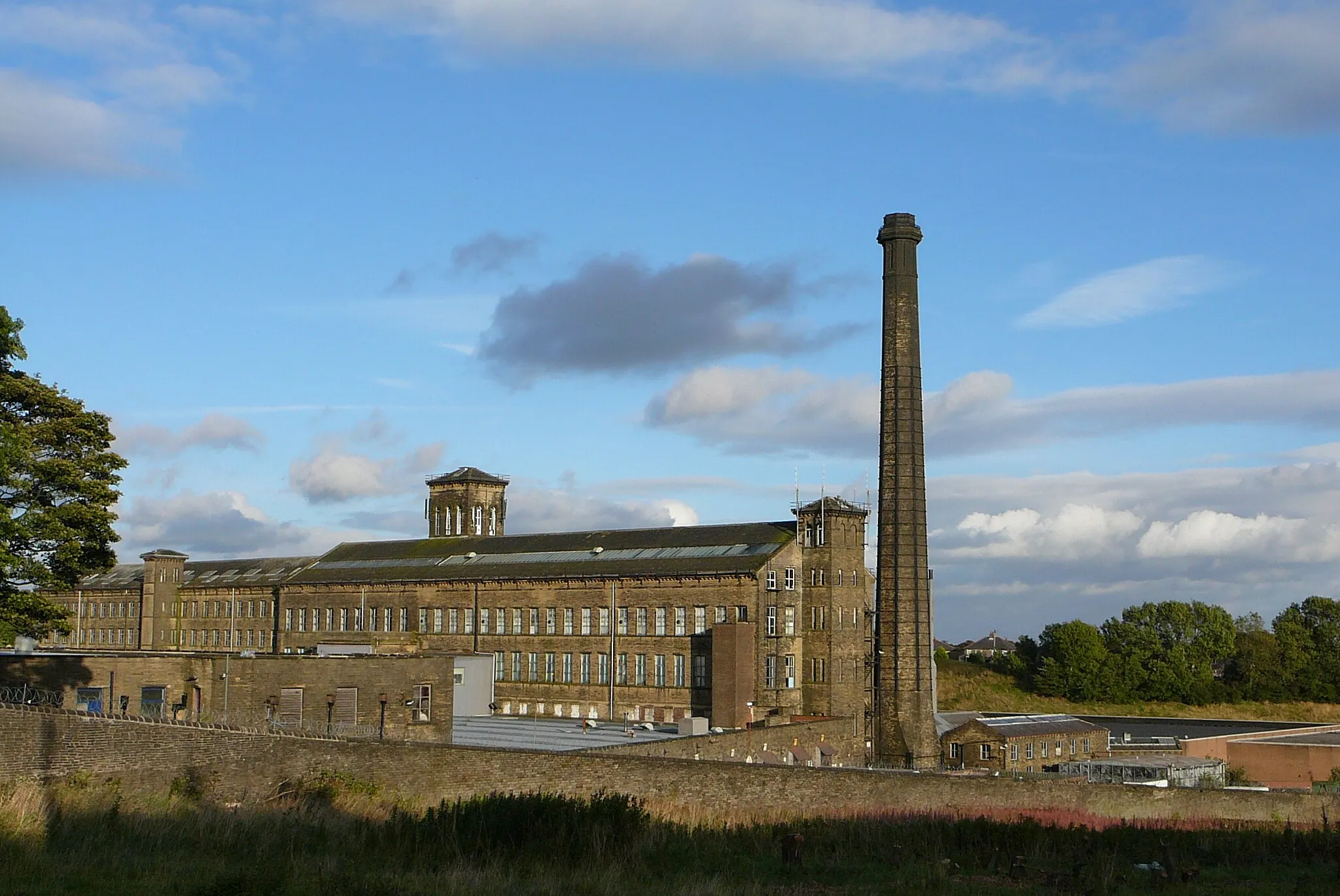 Photo showing: Black Dyke Mills in Queensbury, West Yorkshire.  Taken on Friday the 14th of September 2007.