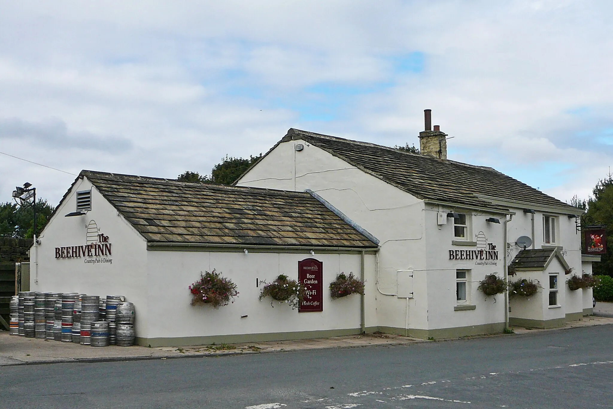 Photo showing: The Beehive Inn, Ripponden, West Yorkshire.  Taken on Sunday the 26th of September 2010.