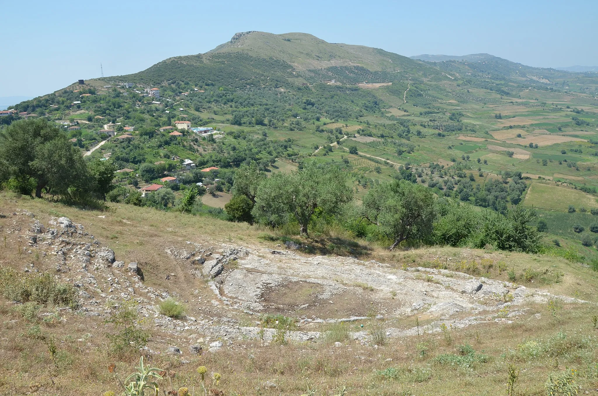 Photo showing: The Greek Theatre of Nikaia built in the 3rd century BC, it had a capacity of approximately 900 spectators, Illyria