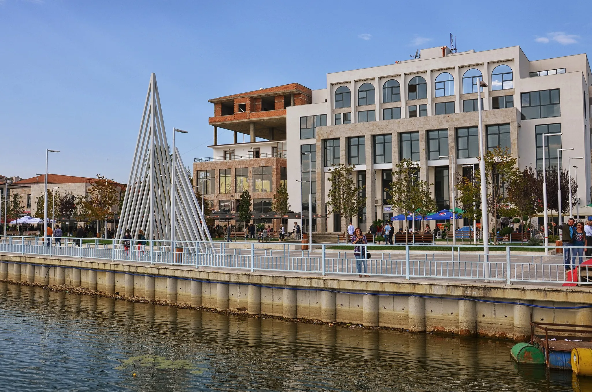 Photo showing: The lakeside promenade of Belsh, Albania