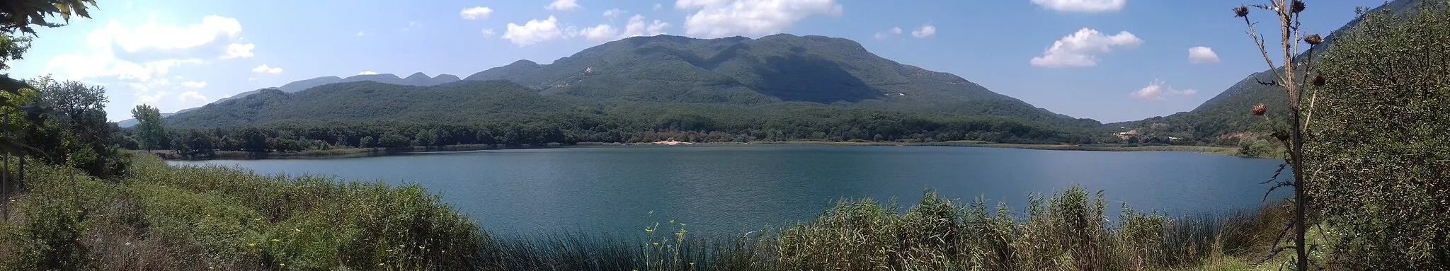 Photo showing: Πανοραμική άποψη της λίμνης