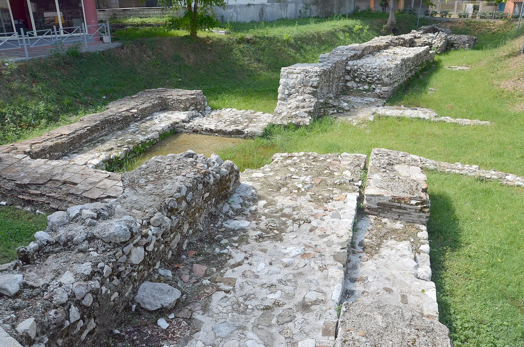 Photo showing: Remains of the ancient walls of Aulona from 45th century AD, today Vlorë, Albania