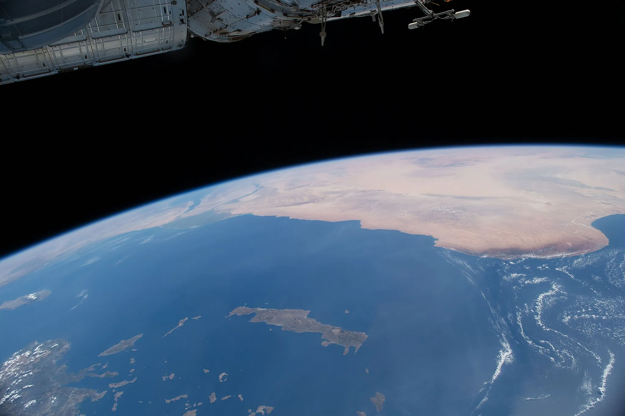 Photo showing: View of Earth taken during ISS Expedition 65.