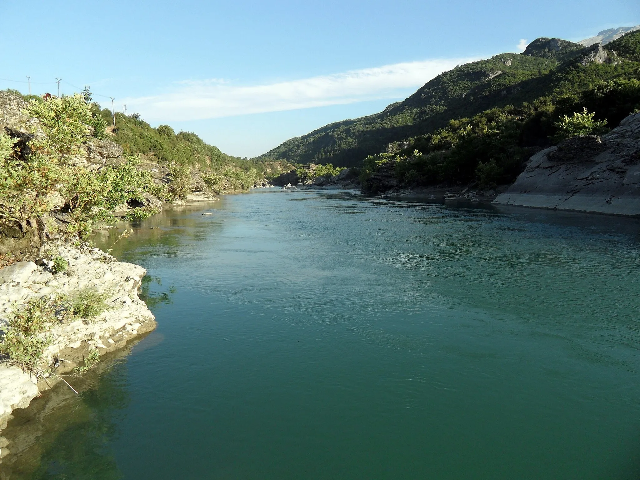 Photo showing: River Vjosa east of Permët