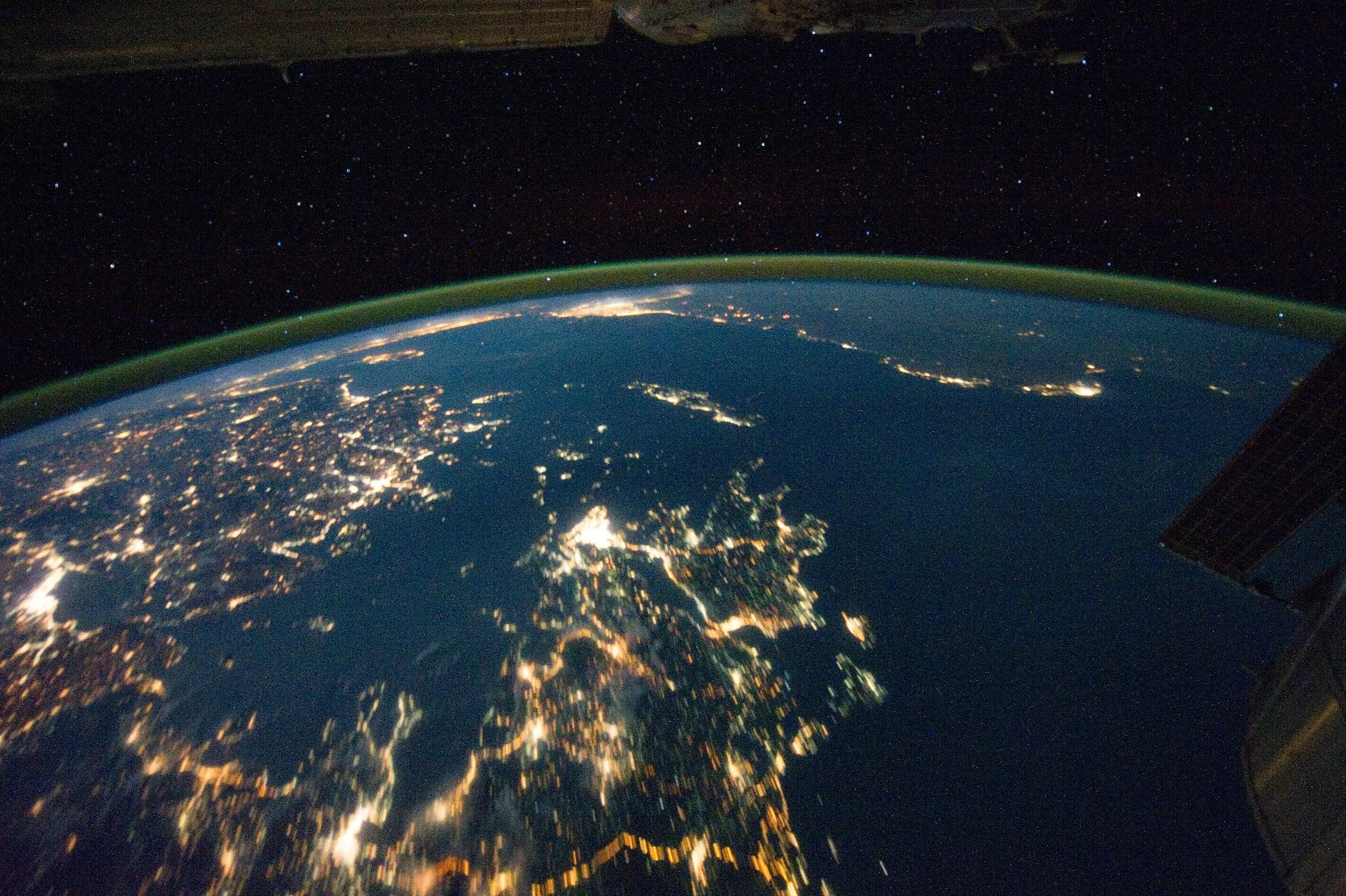 Photo showing: View of Earth taken during ISS Expedition 28.