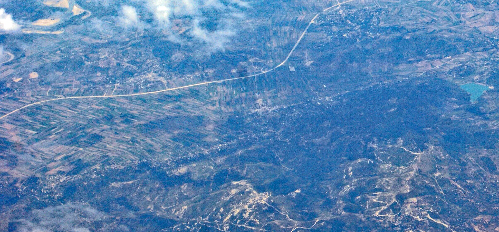 Photo showing: Area of the village Cakran in Southern Albania with Mallakastra hills at the bottom, the Vjosa at the top left corner and the new SH4 road leading to Southern Albania under construction