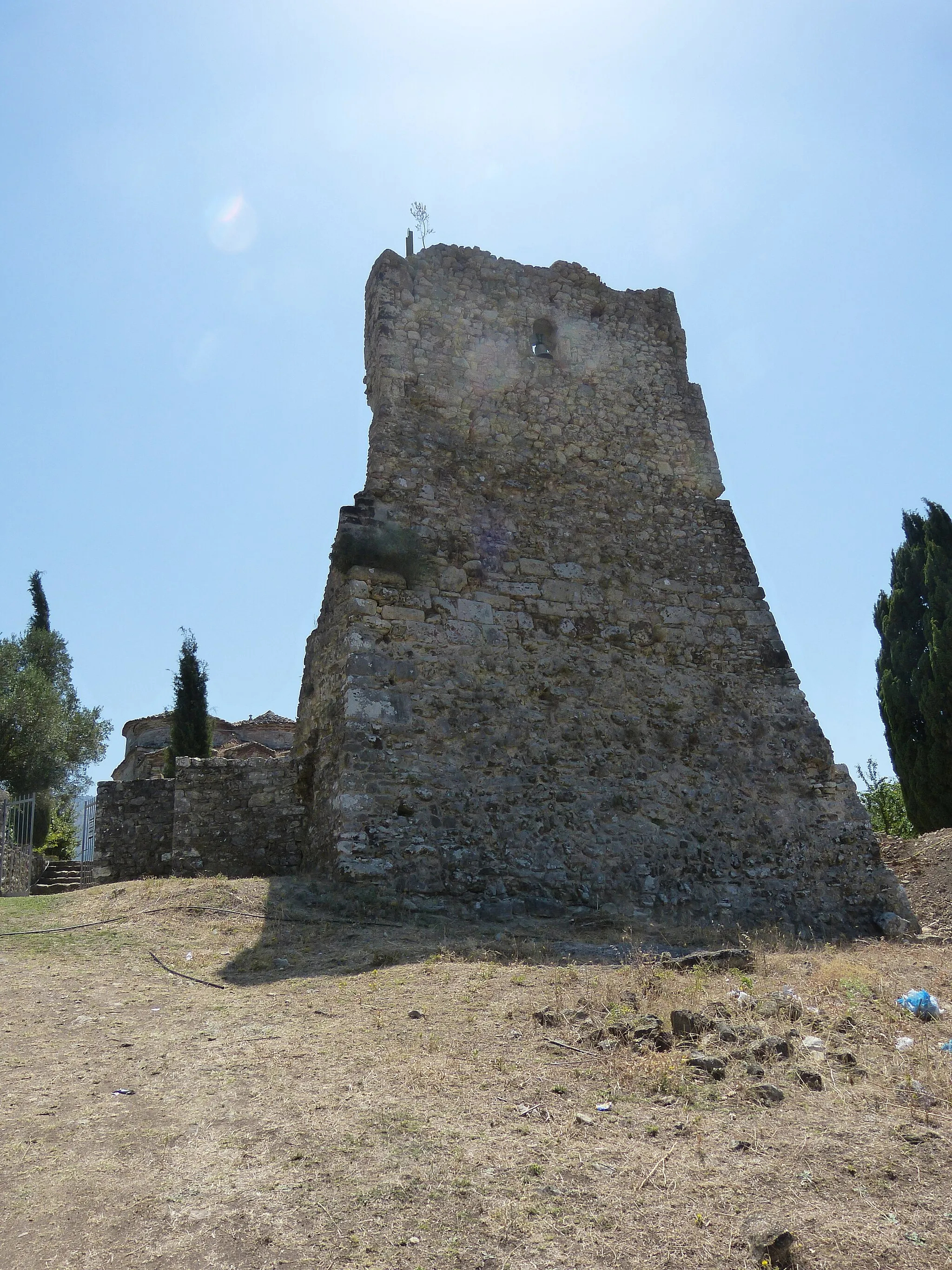 Photo showing: Mesopotam ( Albania ). Saint Nicholas church ( 13th century ) - Defensive tower of the monastery.