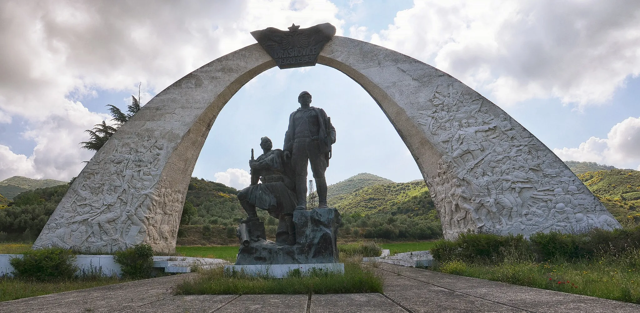 Photo showing: The memorial of 1920 and 1943 Drashovicë battles in Drashovicë, Selenicë, Albania