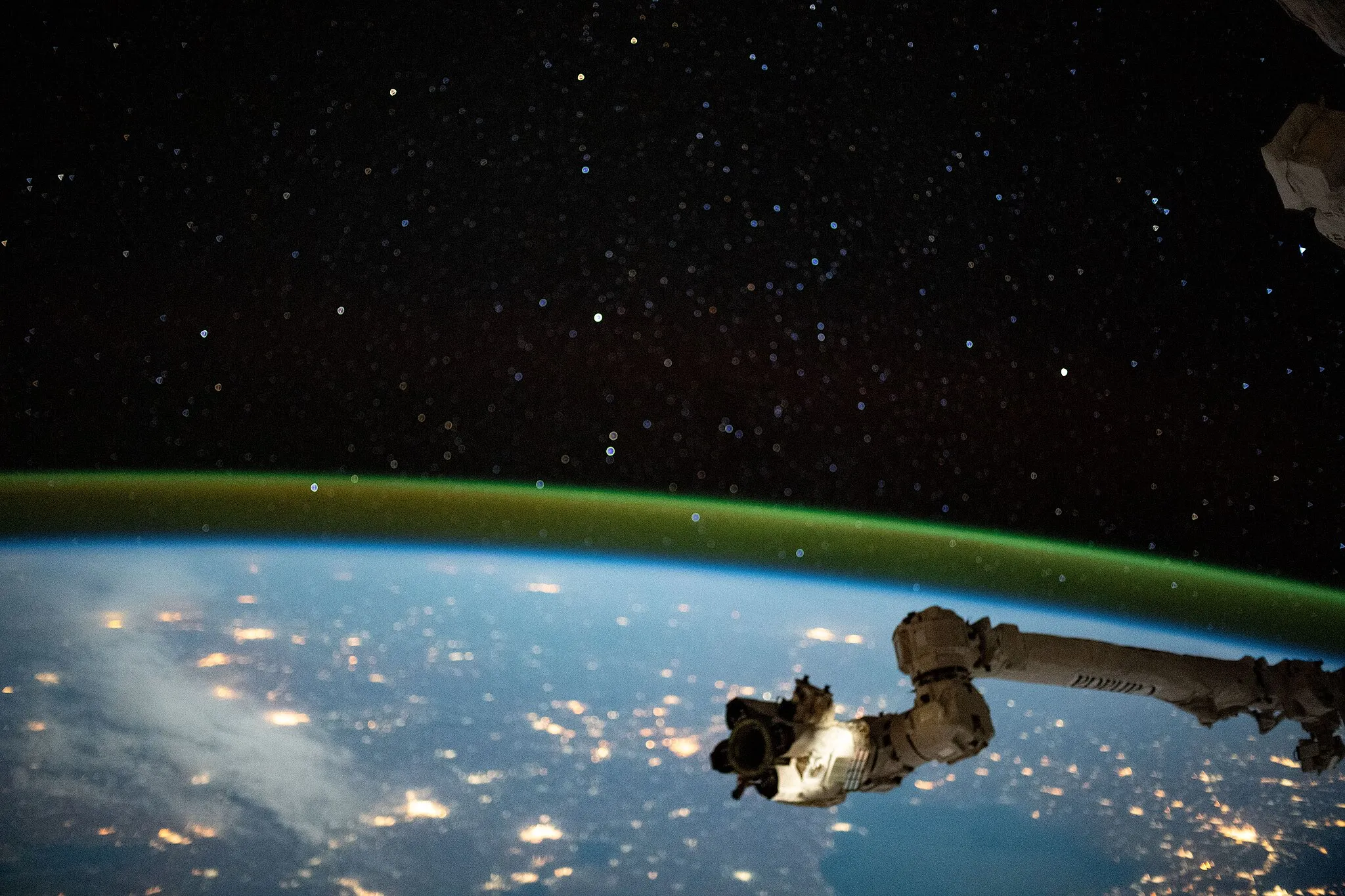 Photo showing: View of Earth taken during ISS Expedition 60.