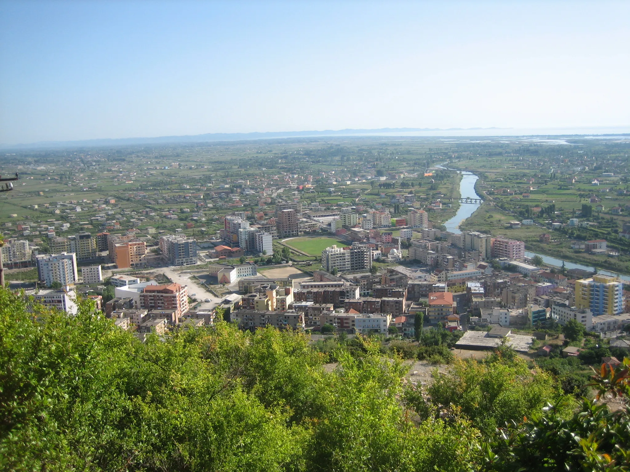 Photo showing: View of Lezhë from Lezhë Castle hill, Lezhë, Albania