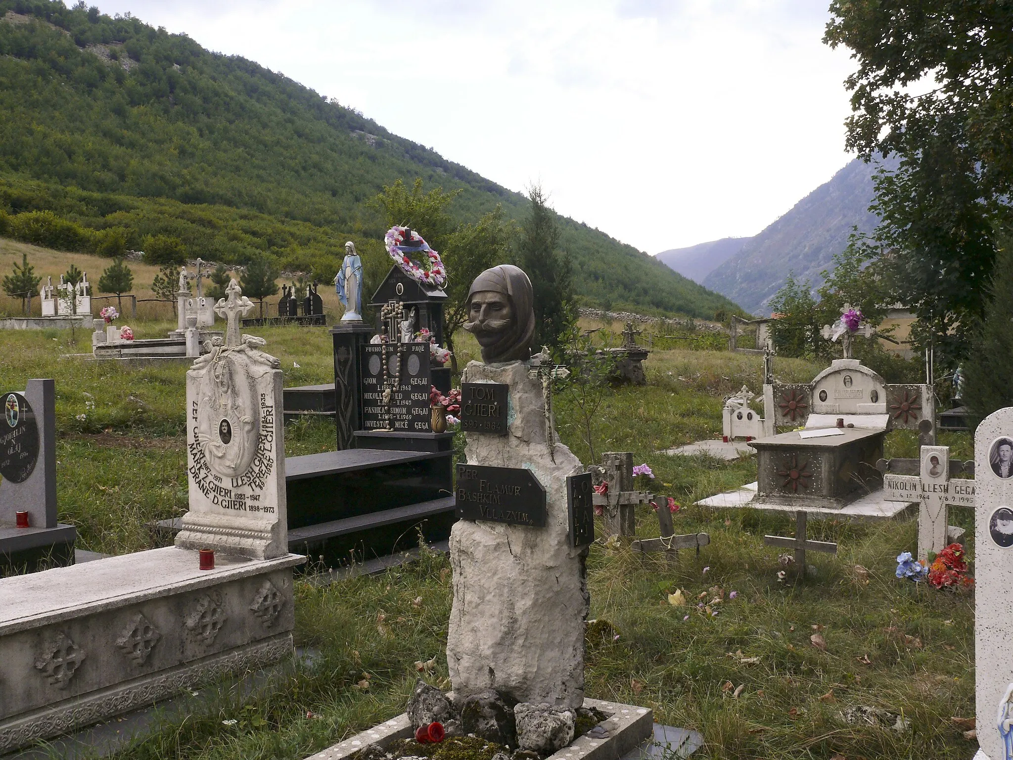 Photo showing: Cemetery in Boga