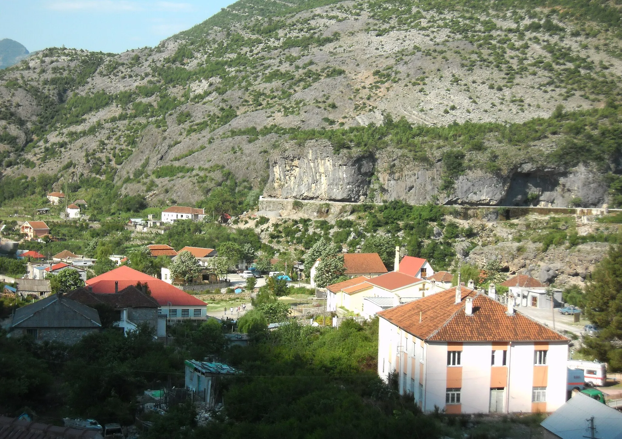 Photo showing: Blick auf das Dorf Tamara, Albanien