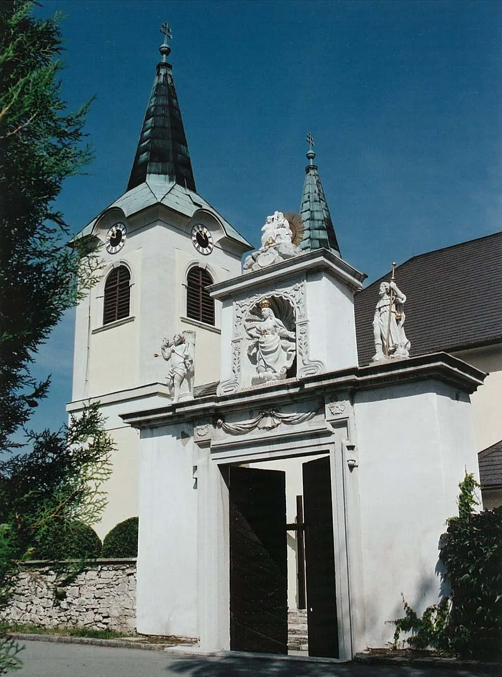 Photo showing: Kaisersteinbruch_Friedhofsportal
