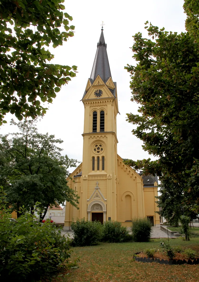 Photo showing: Die evangelische Pfarrkirche in der burgenländischen Gemeinde Gols.