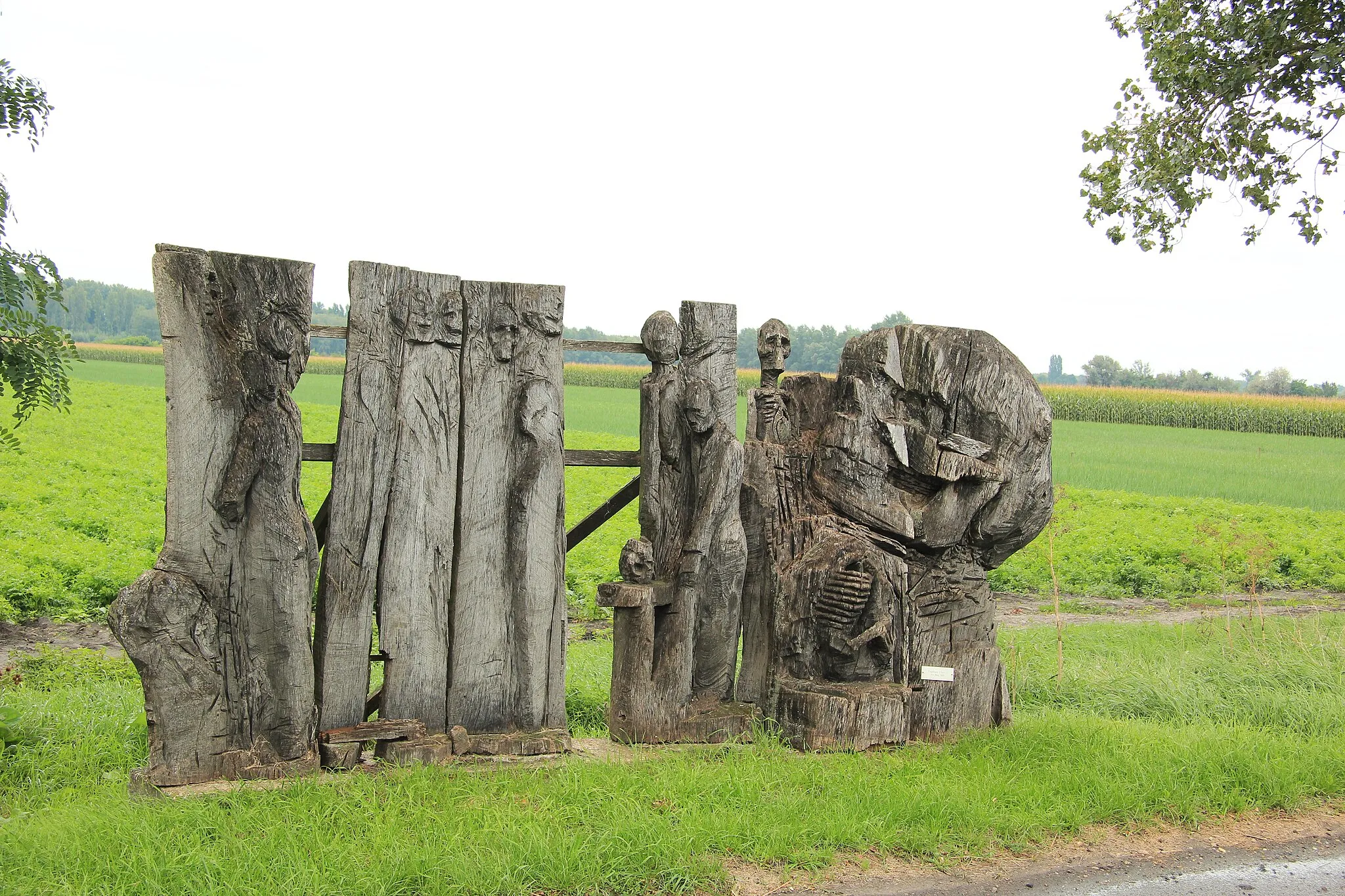 Photo showing: Skulpturen entlang der 9,2 km langen Fluchtstraße von der ungarischen Staatsgrenze bis in den Ort Andau in Burgenland, zur Erinnerung an die Flüchtlinge im Jahr 1956