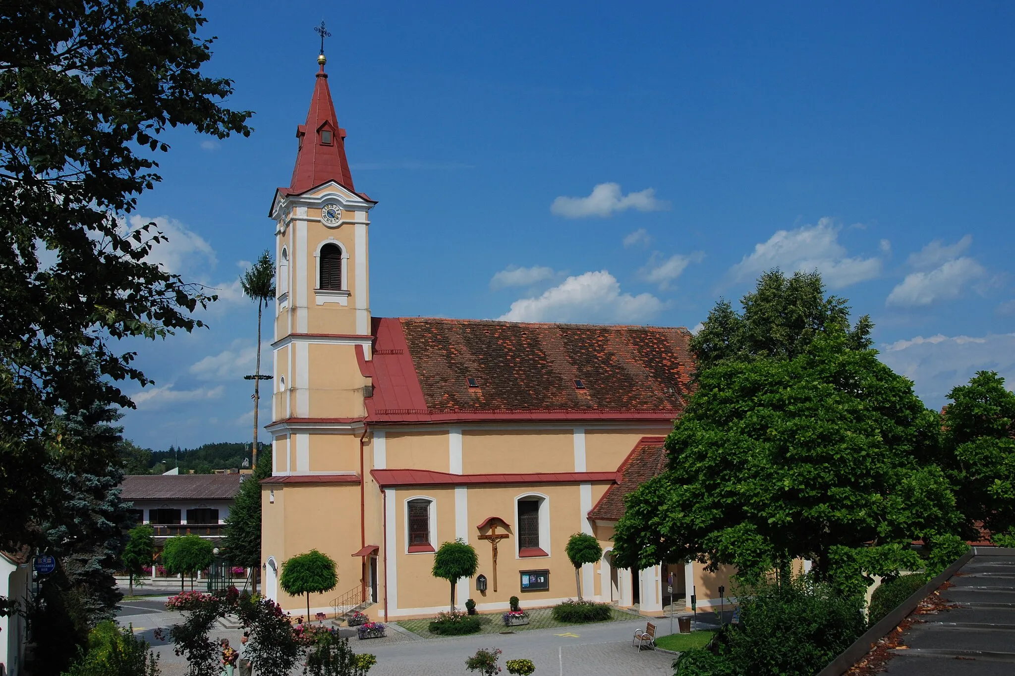 Photo showing: Church Kath. Pfarrkirche hl. Florian Loipersdorf