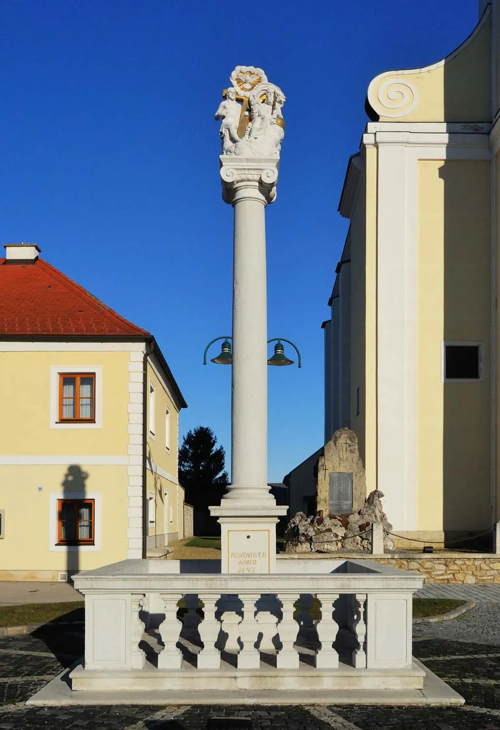 Photo showing: Holy trinity column in Sommerein, Lower Austria, Austria