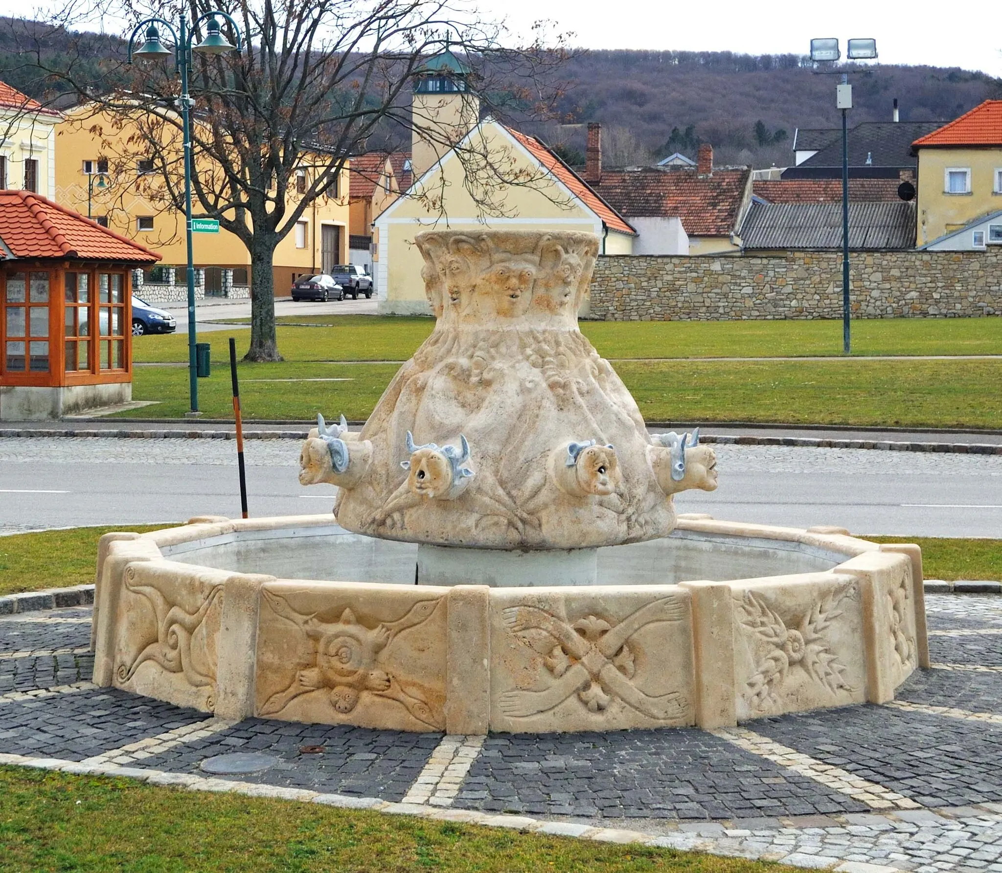 Photo showing: Fountain of the sculptor Maria Biljan-Bilger in Sommerein, Lower Austria, Austria