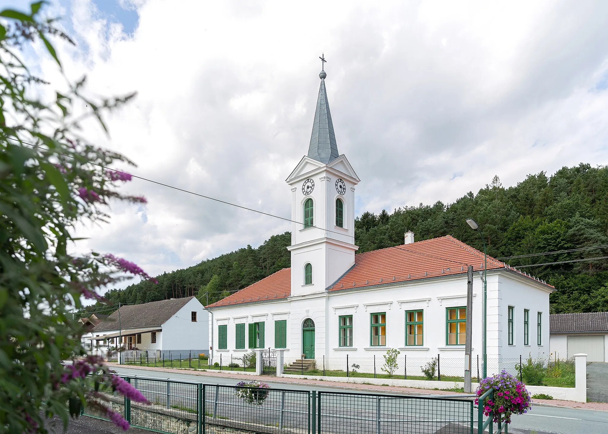 Photo showing: Lutherian school and prayer house in Tauchen, Mariasdorf, Burgenland, Austria.