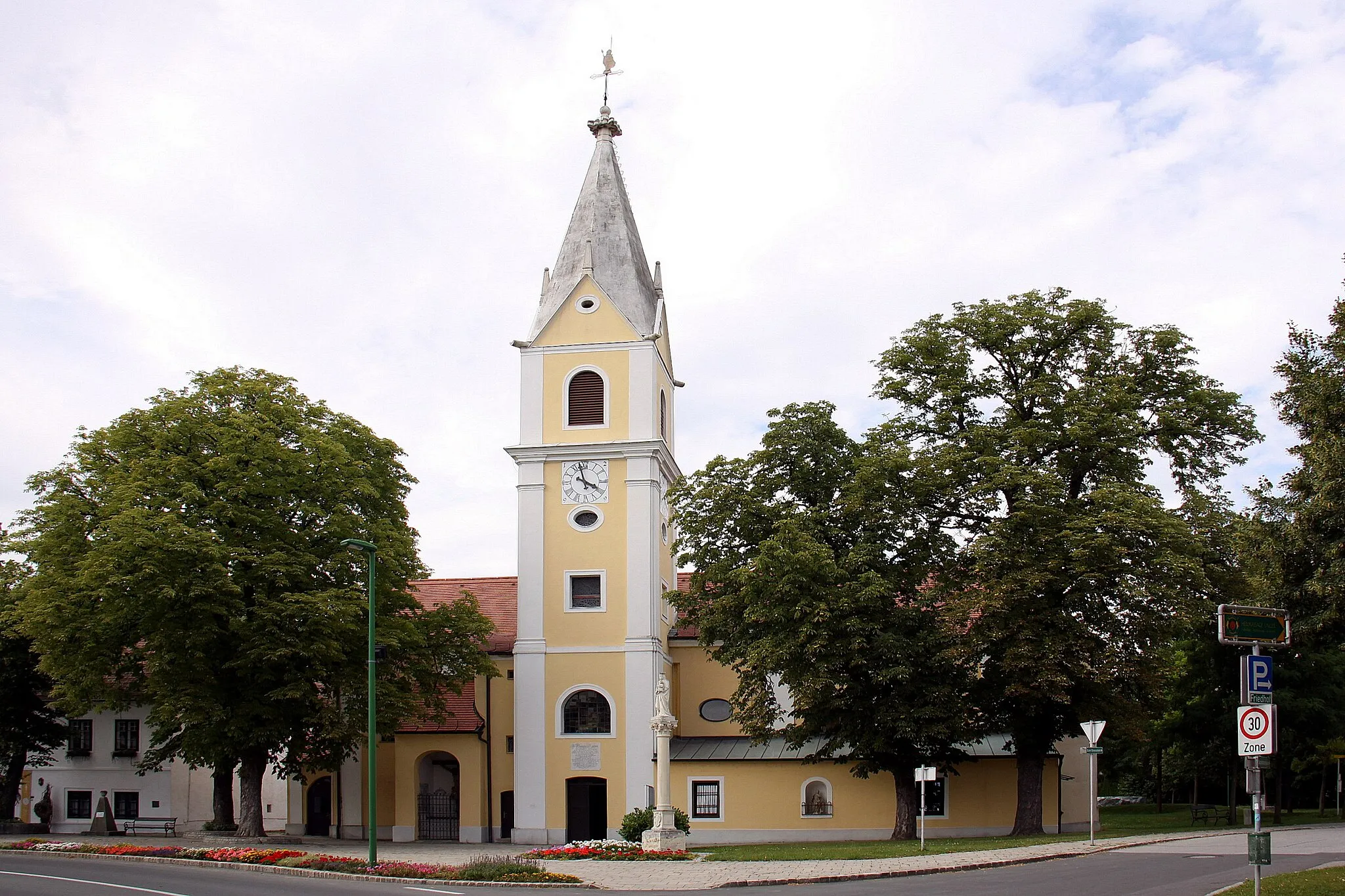 Photo showing: Denkmalgeschützte römisch-katholische Pfarrkirche in Pöttsching.