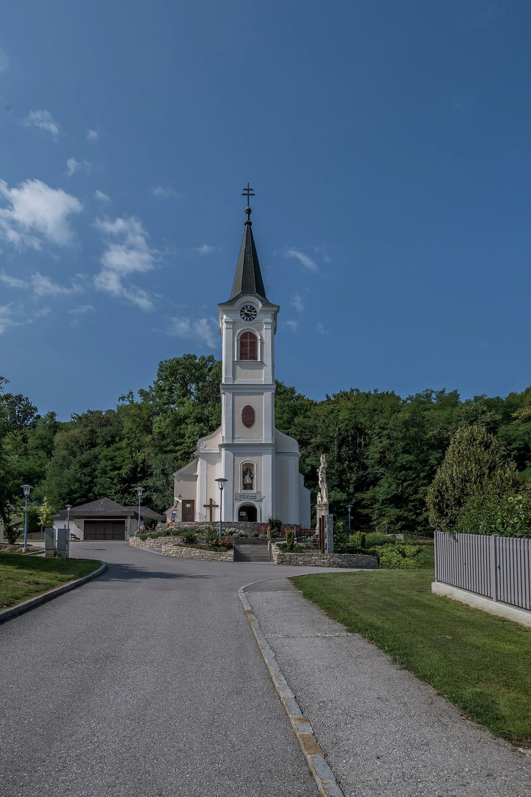 Photo showing: Kath. Pfarrkirche hl. Anna in Jabing