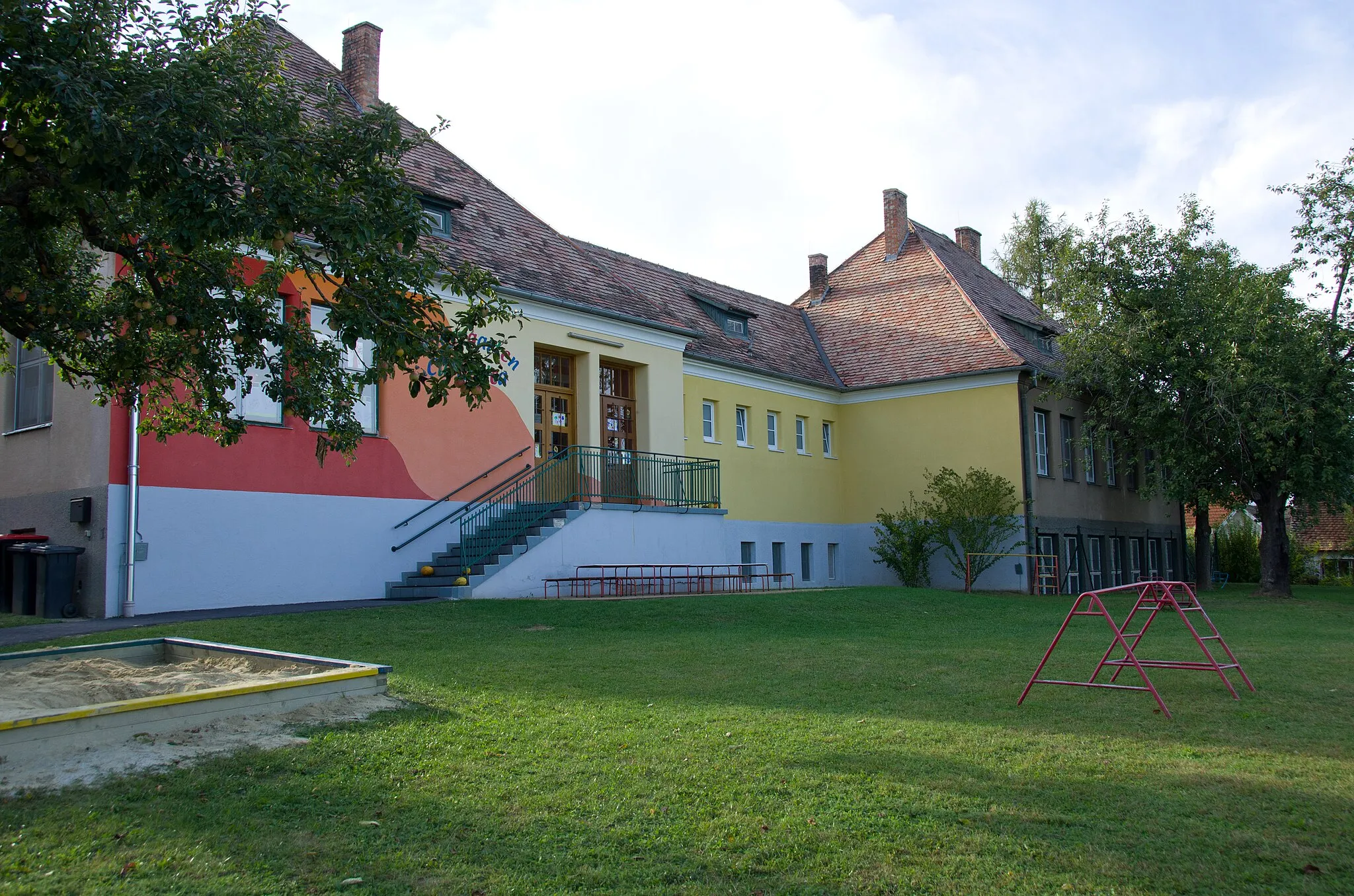 Photo showing: Volksschule