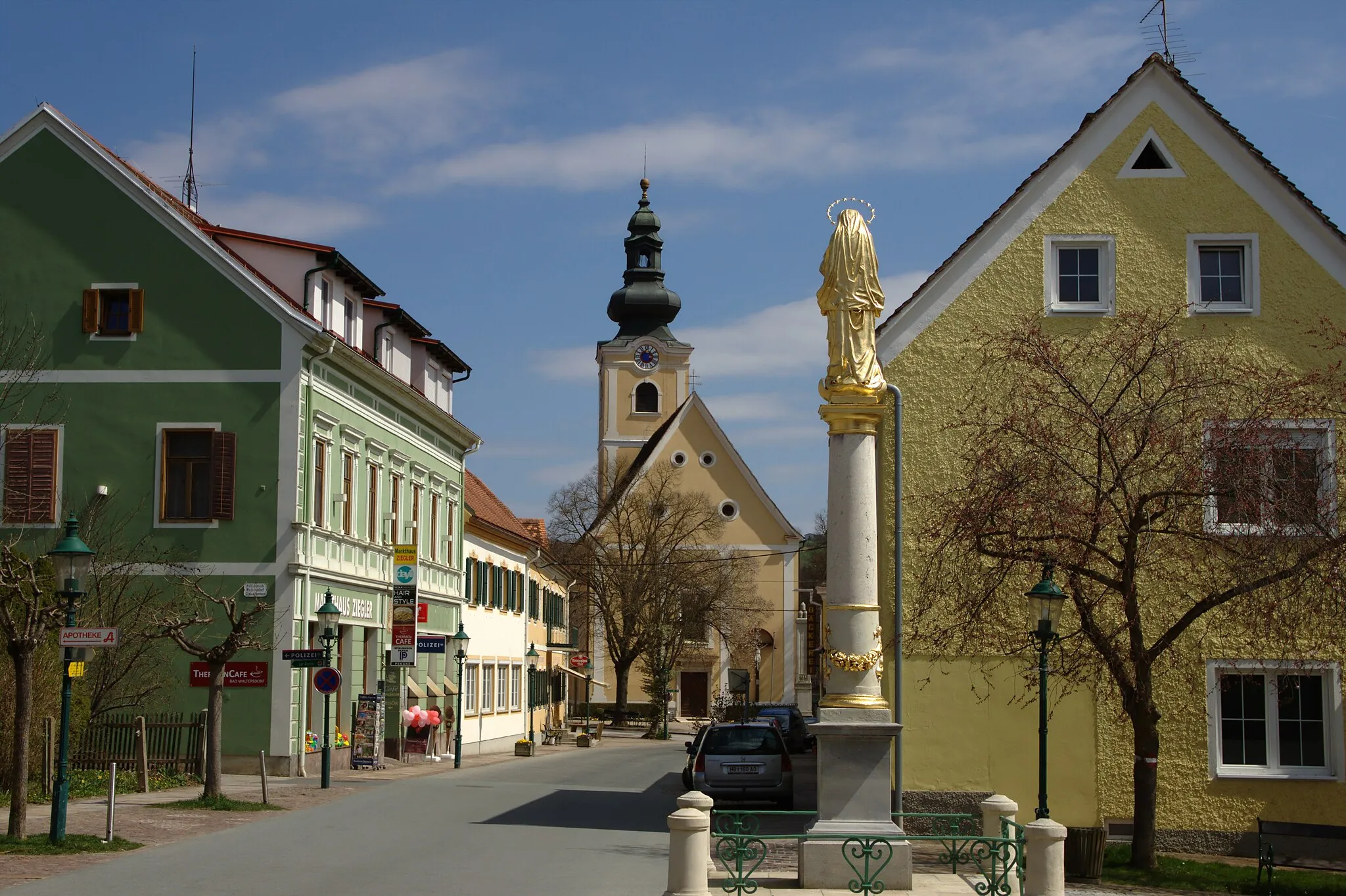 Photo showing: Central part of the town of Bad Waltersdorf, with a local church, Styria, Austria