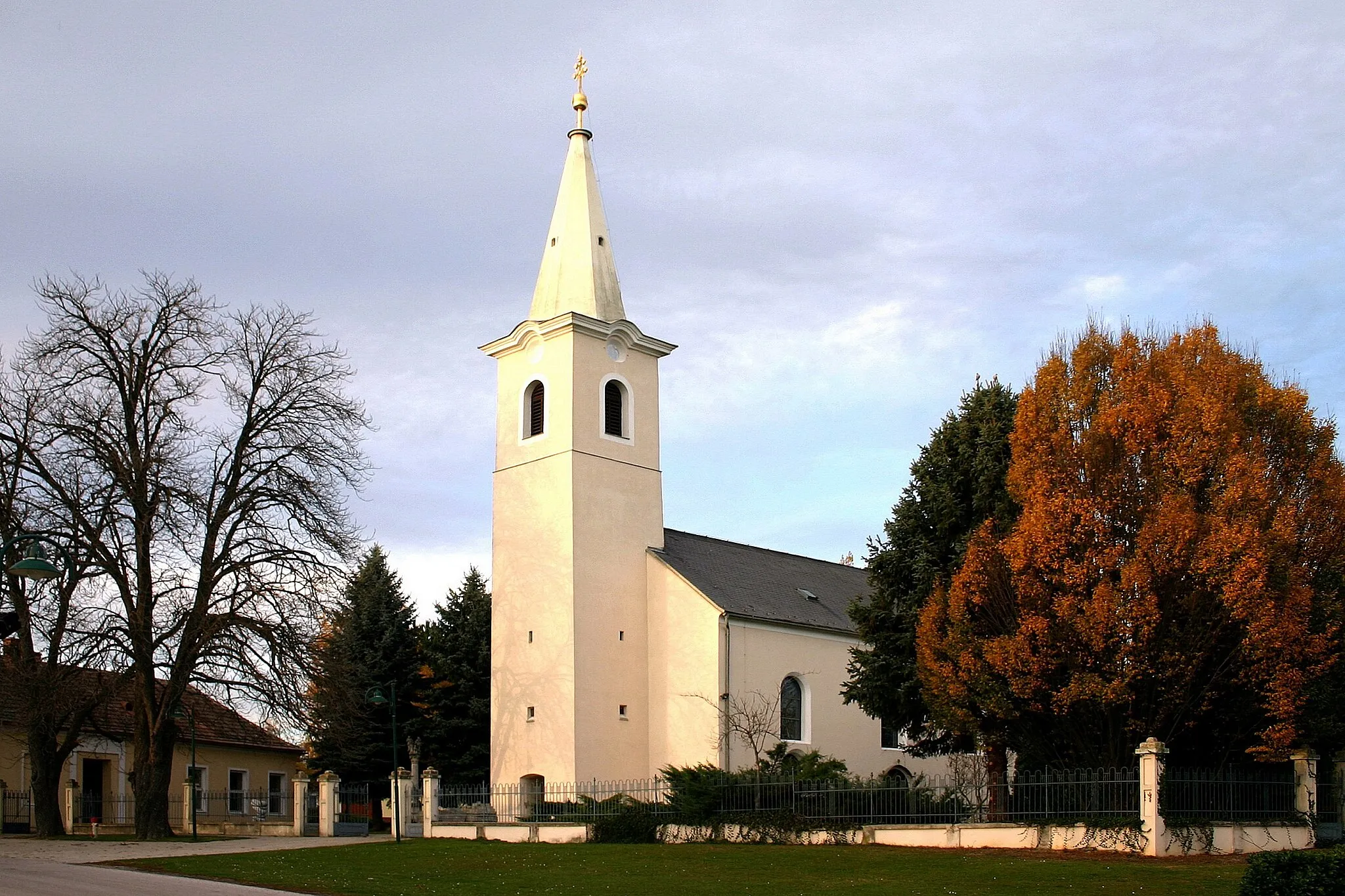 Photo showing: Großwarasdorf - Kleinwarasdorf, parish church hl. Ann