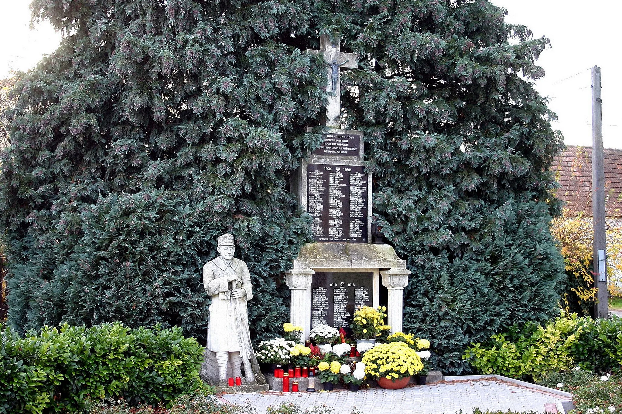 Photo showing: Großwarasdorf - Kleinwarasdorf, war memorial