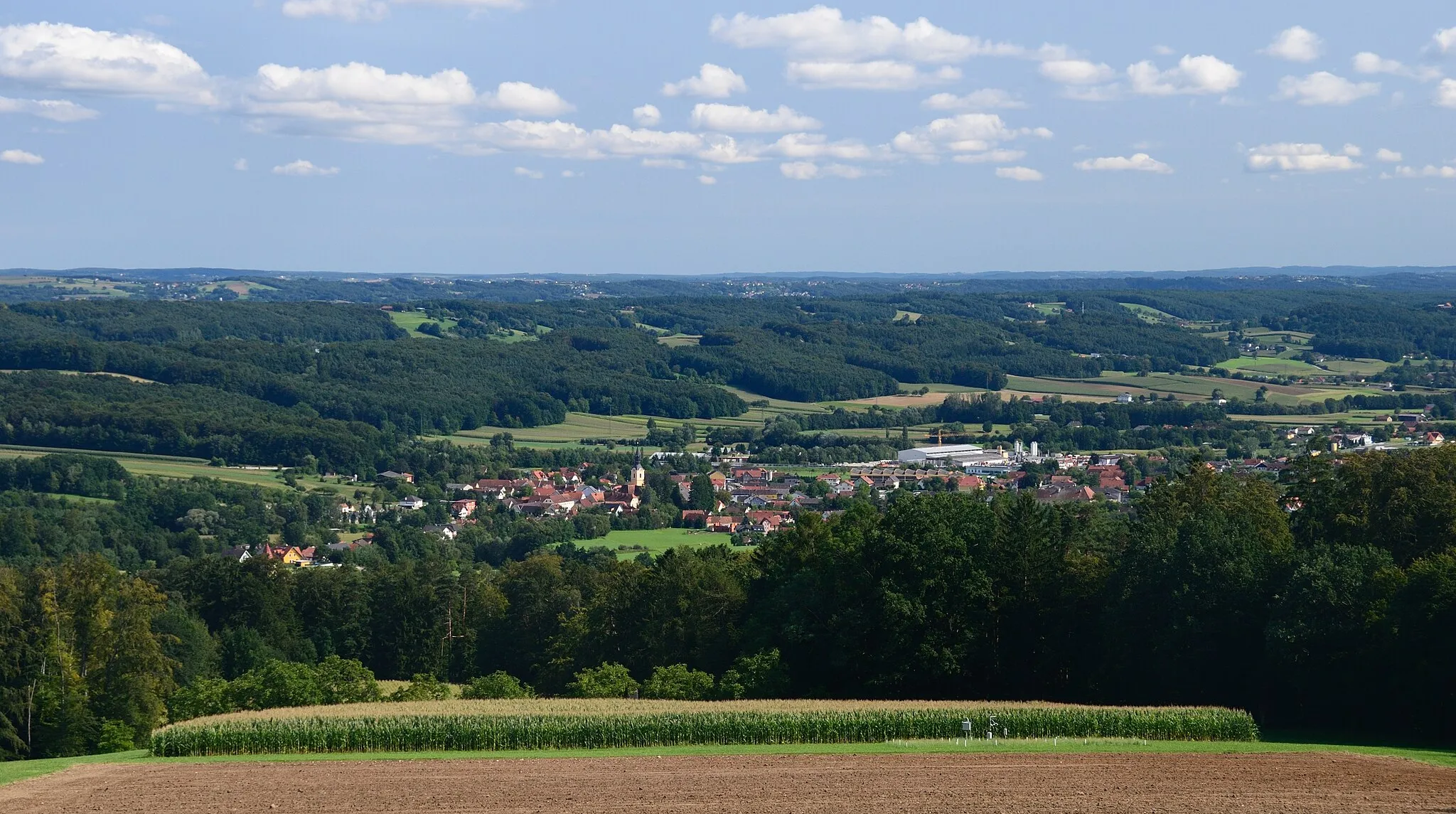 Photo showing: View from Erdwegen to Grafendorf bei Hartberg, Styria. Distance about 4 km.