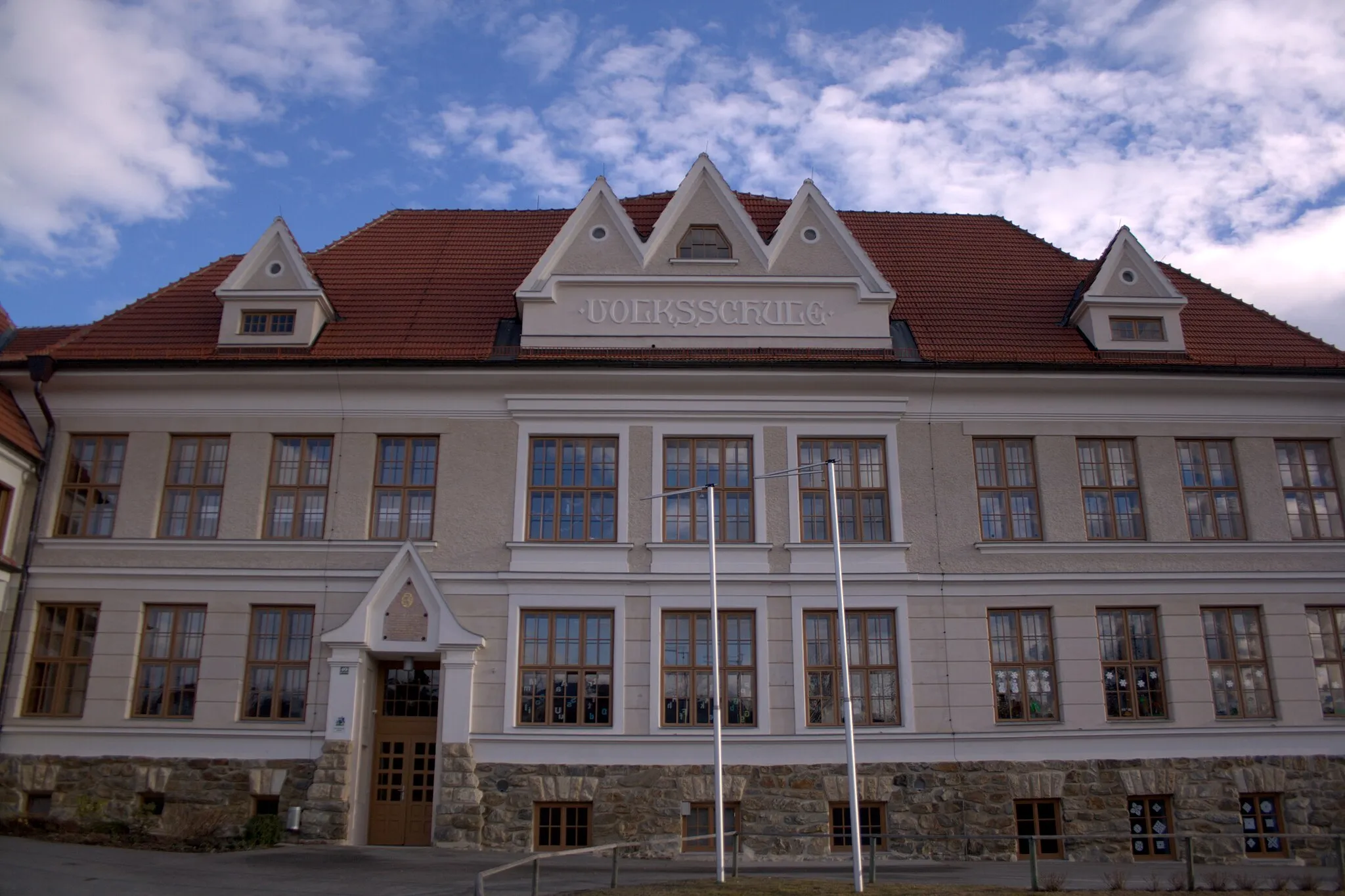 Photo showing: Dechantskirchen, Volksschule