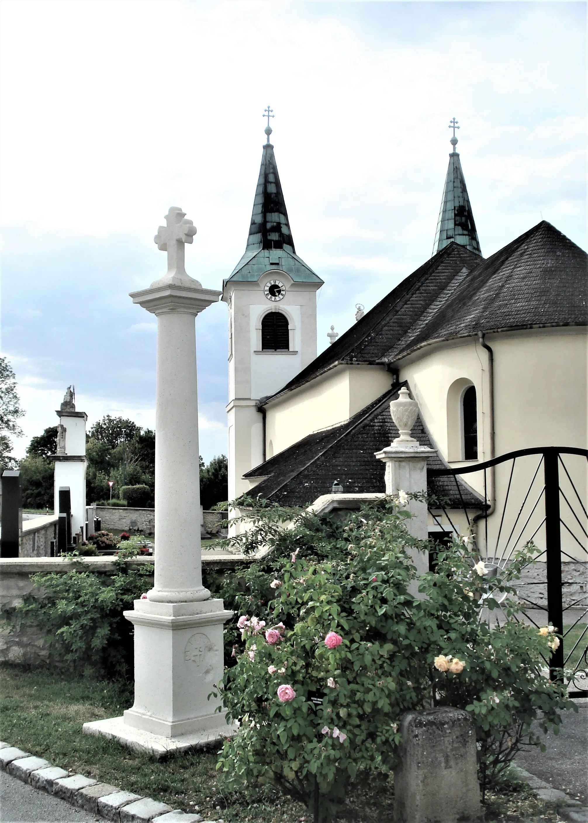 Photo showing: Kaisersteinbruch Kirchenplatz, Elias Hügel Ehrensäule 1740, von Königshof 2016 nach Kaisersteinbruch gebracht. Restaurator Wedenig, Bruckneudorf-Königshof