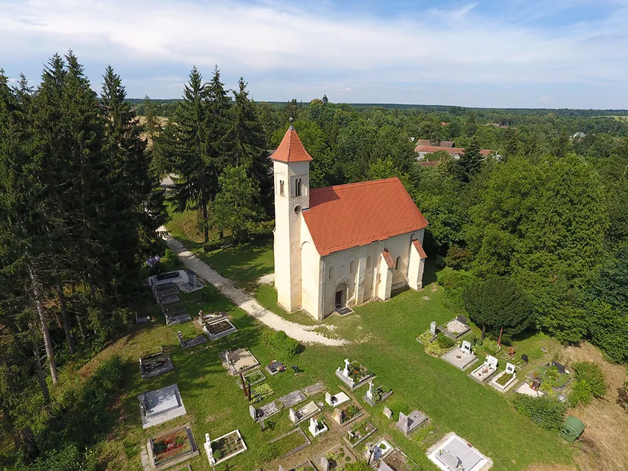 Photo showing: Őriszentpéter, templom légi felvételen