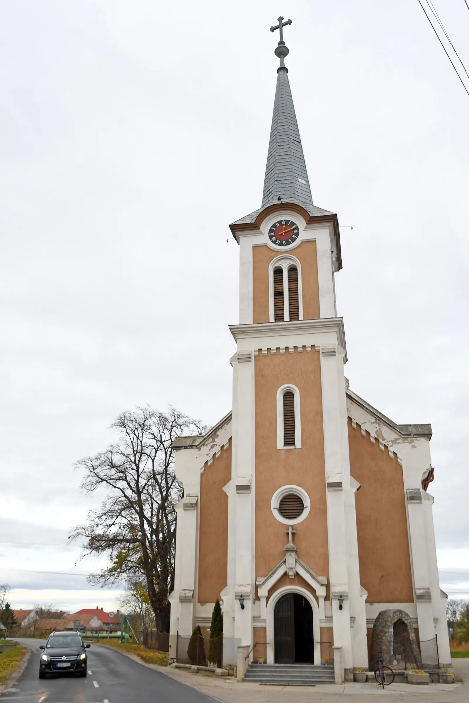 Photo showing: Roman Catholic church in Fertőendréd, Hungary