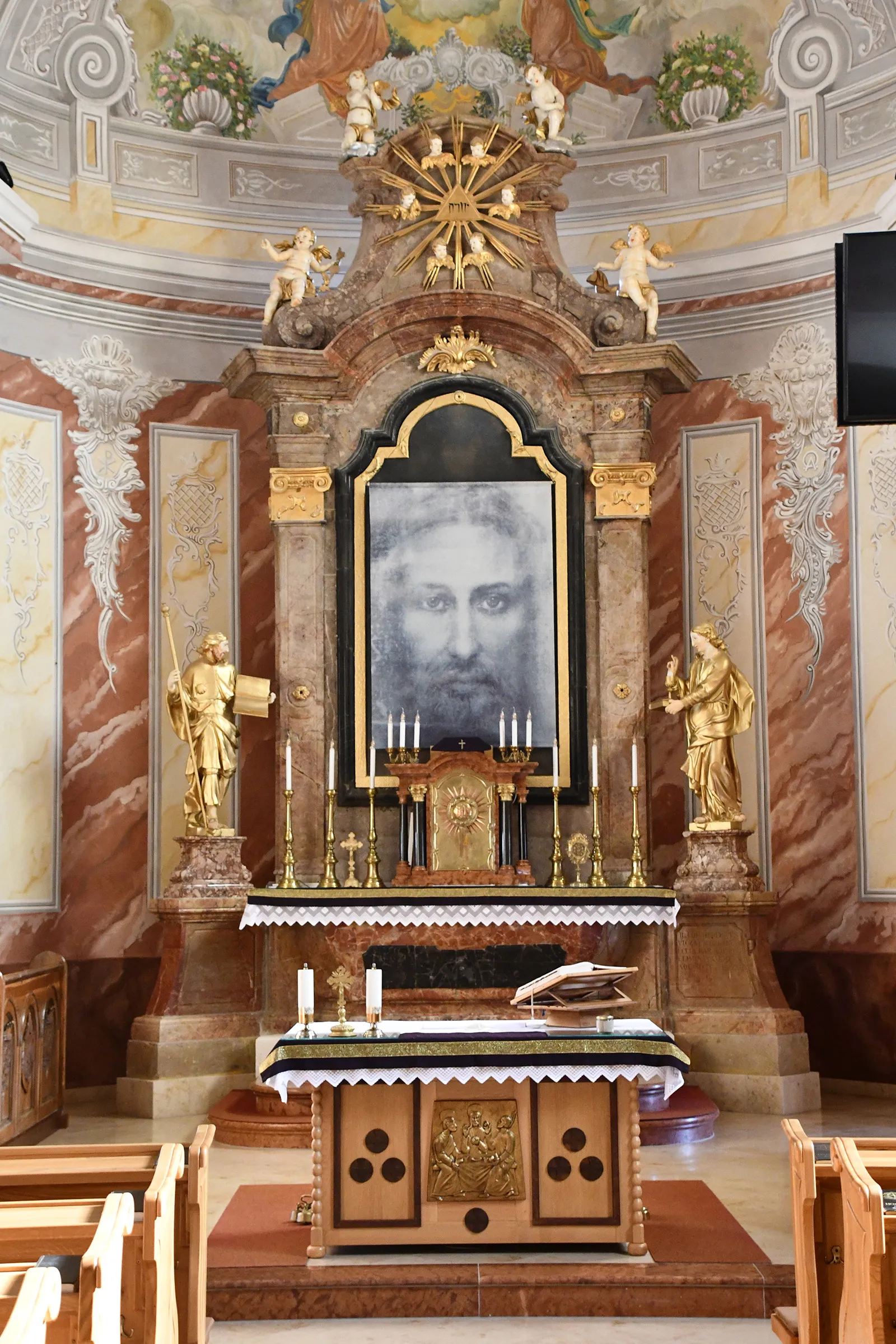 Photo showing: Interior of the Roman Catholic church in Nagylózs, Hungary