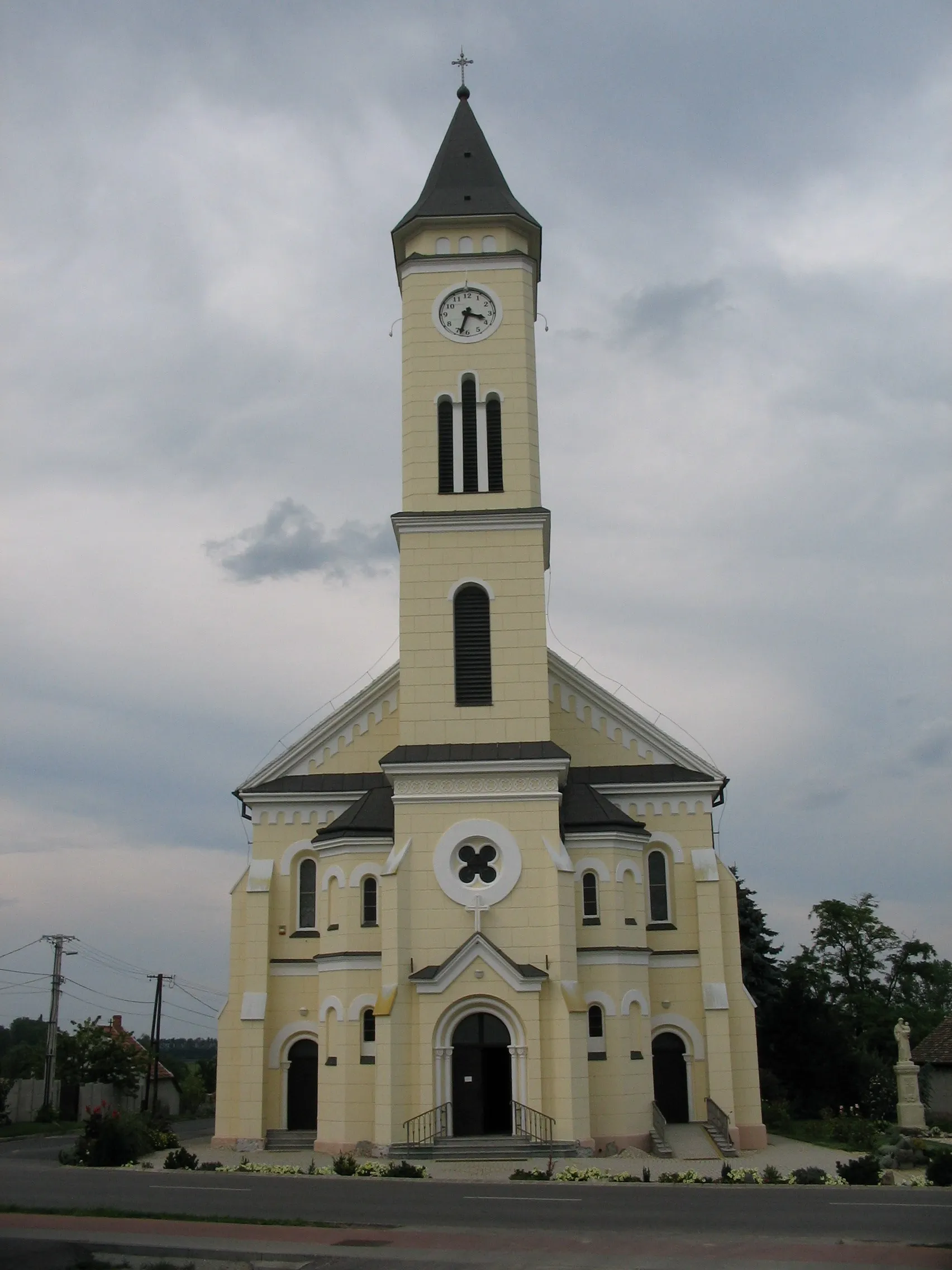 Photo showing: Szent Mihály katolikus plébániatemplom (Hegykő)