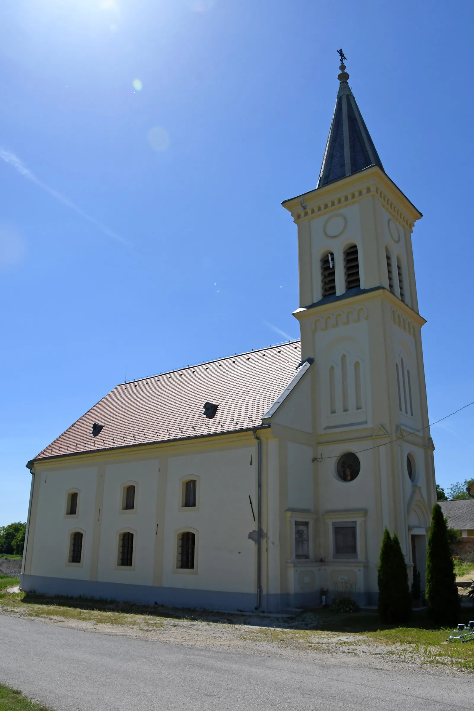 Photo showing: Lutheran church in Tárnokréti, Hungary
