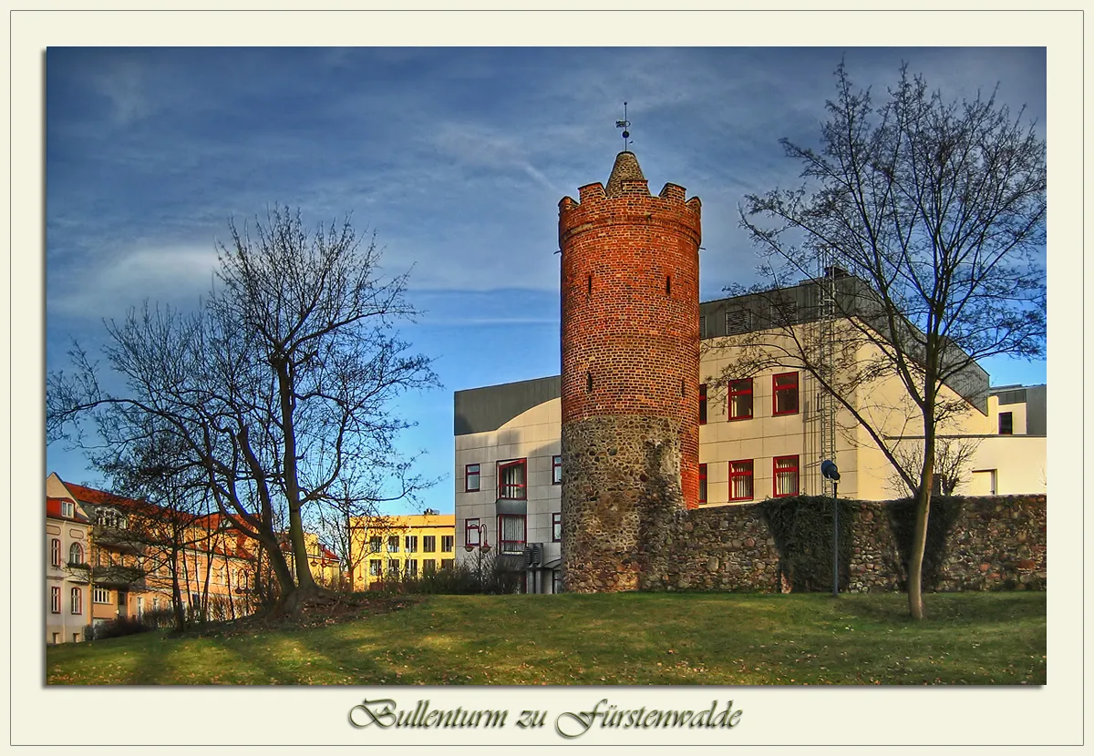 Photo showing: Bullenturm und Sparkasse