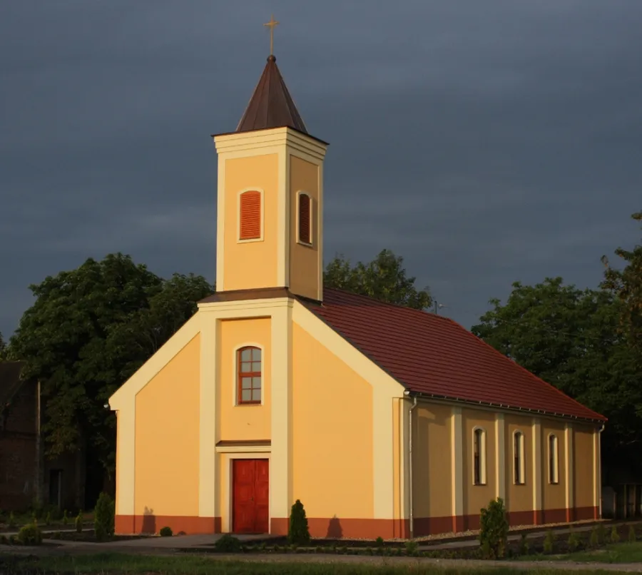 Photo showing: Church in Fertőújlak, Hungary