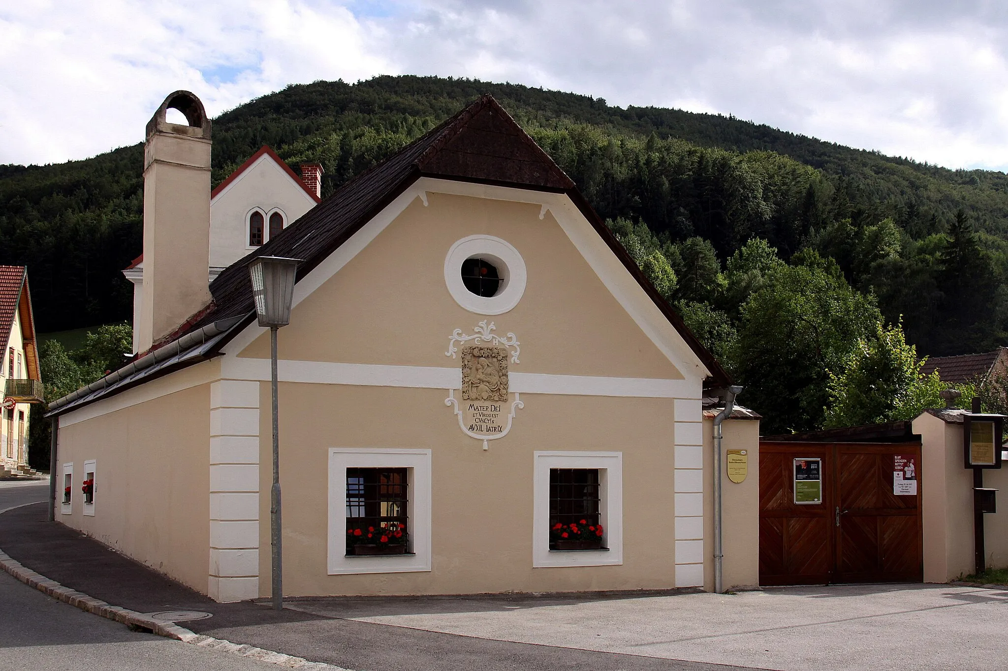 Photo showing: Denkmalgeschütztes ehemaliges Bader- bzw. Mesnerhaus, Katastralgemeinde Thernberg, in Scheiblingkirchen-Thernberg.