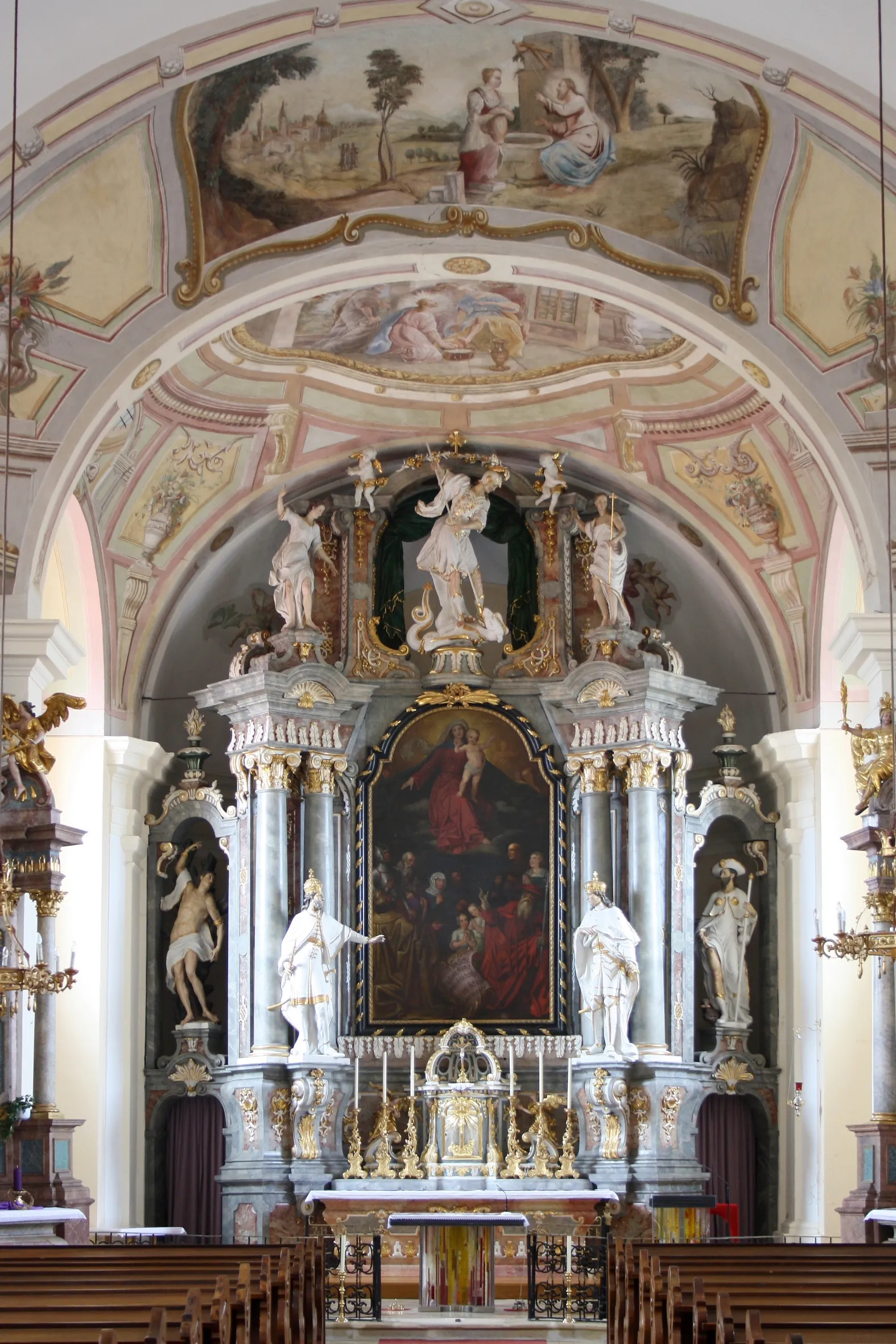 Photo showing: Hochaltar der alten röm.-kath. Pfarrkirche in Jois.