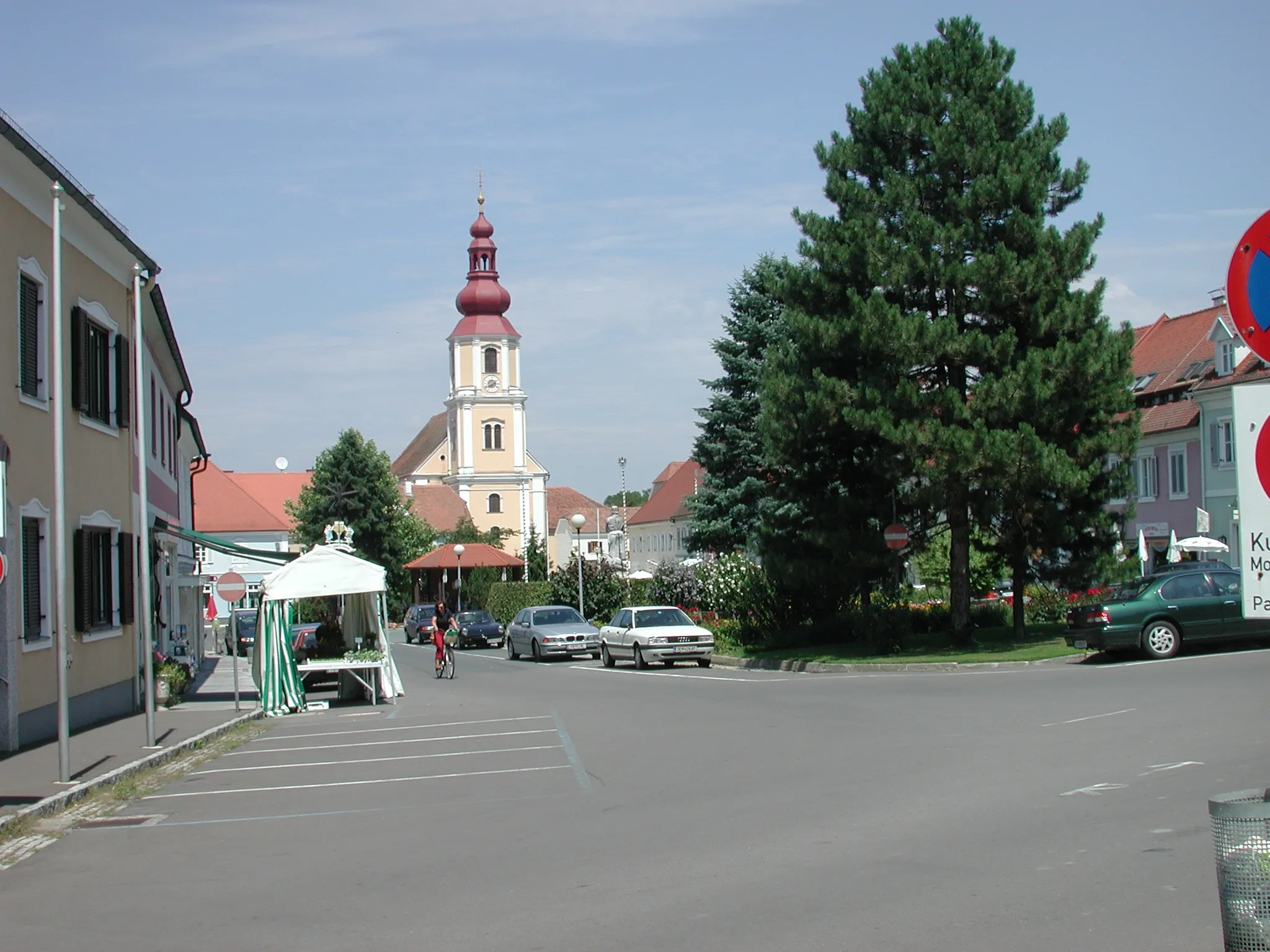 Photo showing: Hauptplatz und Kirche von Fehring

This media shows the protected monument with the number 28048 in Austria. (Commons, de, Wikidata)